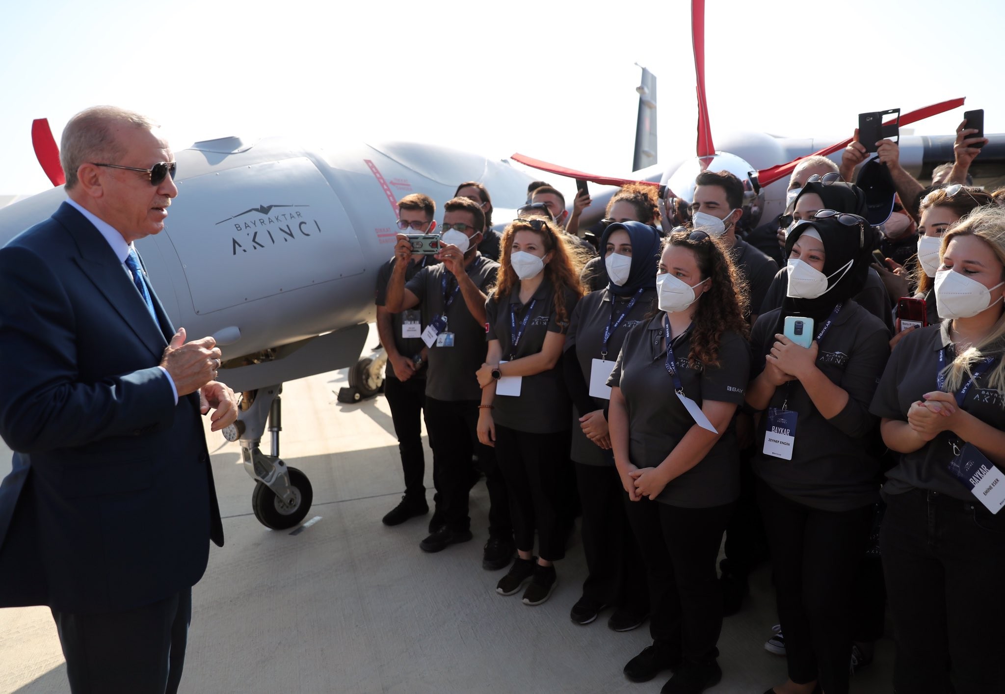 Cumhurbaşkanı Erdoğan Akıncı TİHA’ya ilk imzayı attı