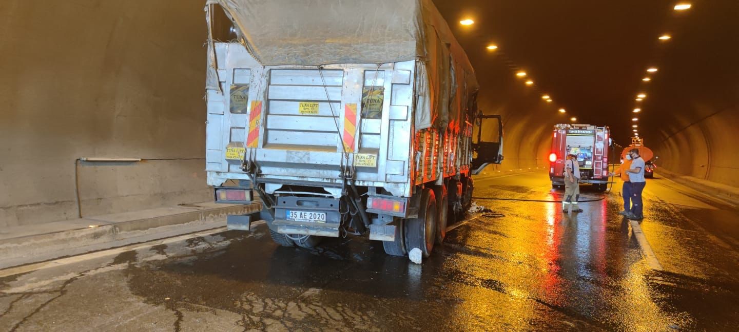 İzmir-Aydın Otoyolu’nda feci kaza: 4 ölü, 2 yaralı