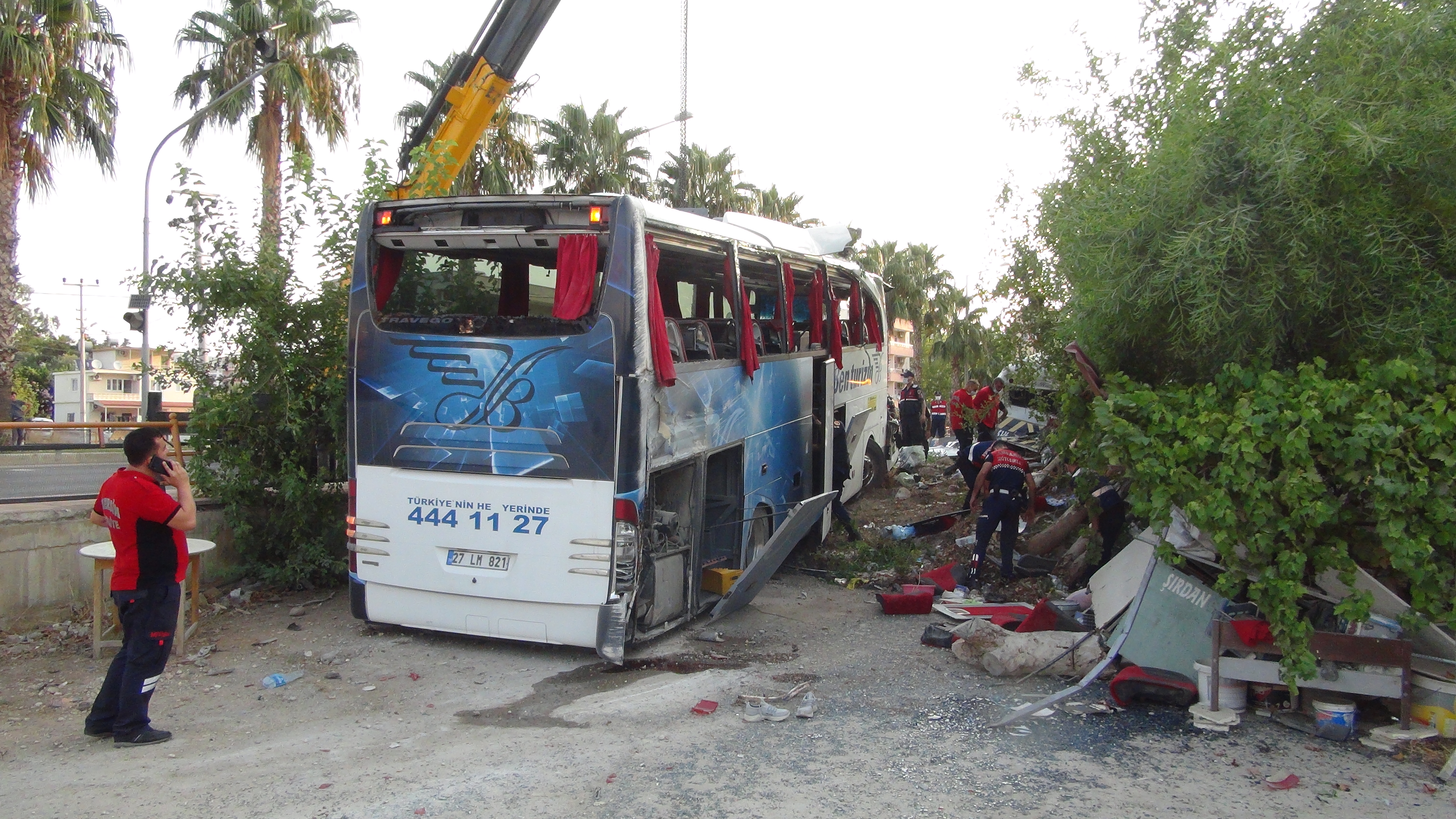 Mersin’de otobüs şarampole yuvarlandı: 33 yaralı