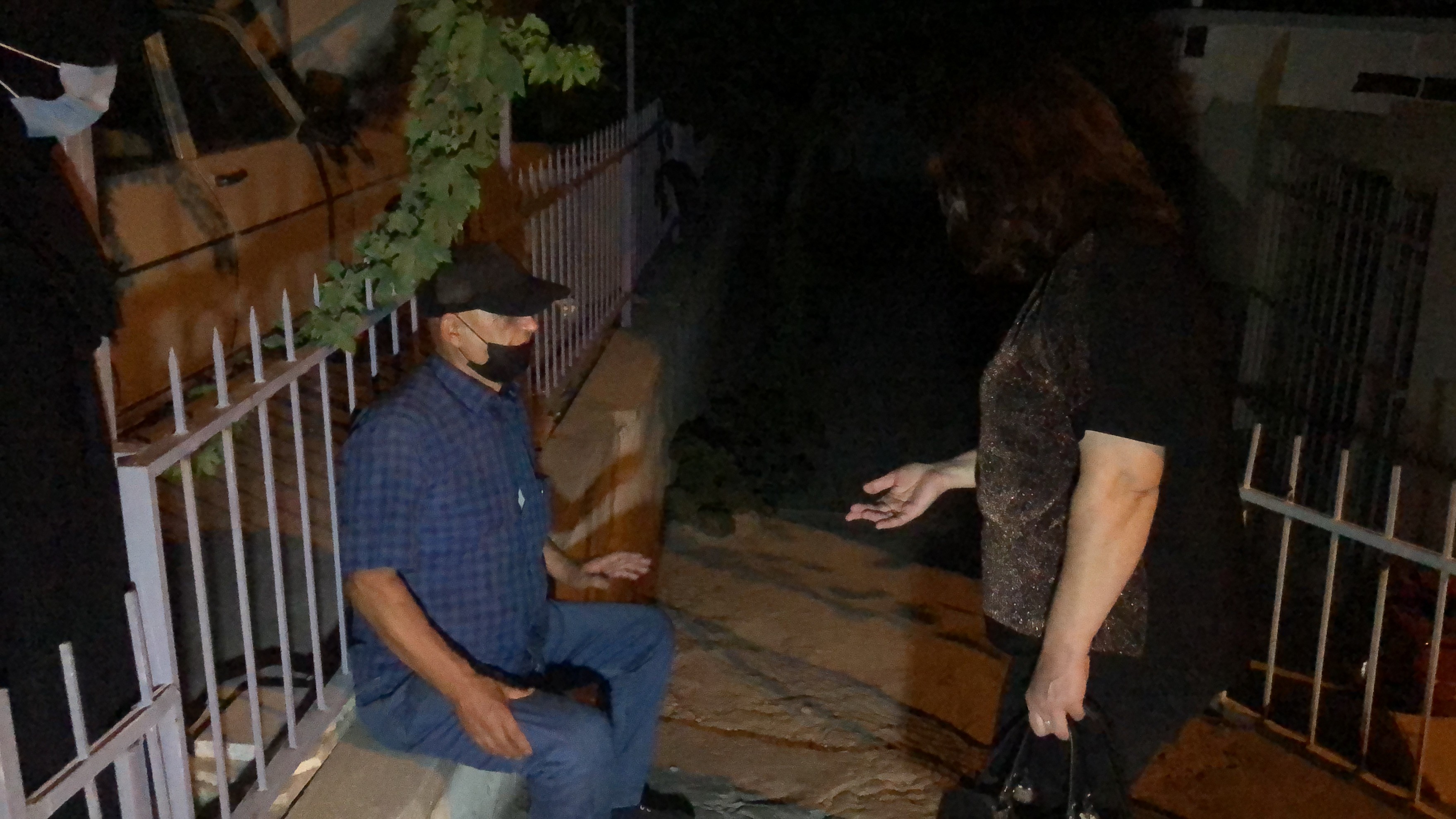 Isparta’da eşyalarıyla sokağa atılan ailenin İzmir’de evi olduğu ortaya çıktı