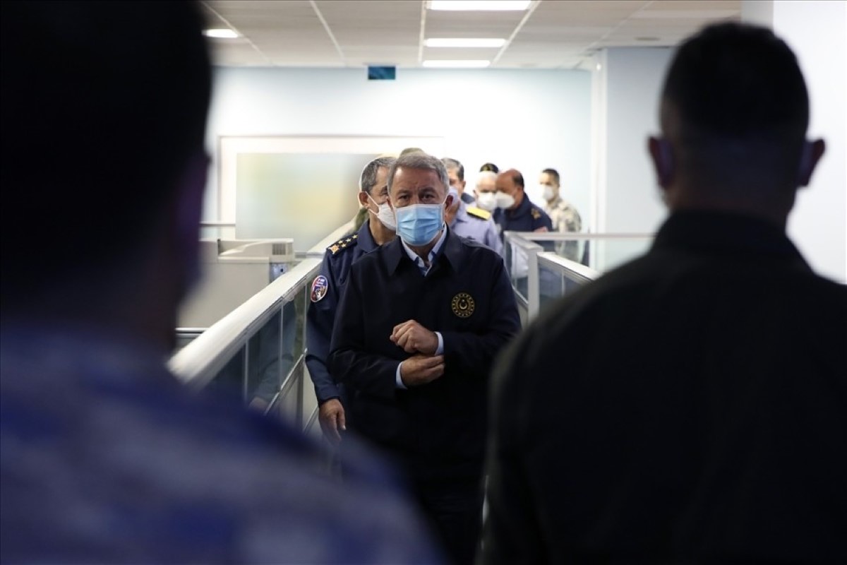 Bakan Akar, 28 terör hedefinin hava harekatı ile imha edildiği operasyonu sevk ve idare etti