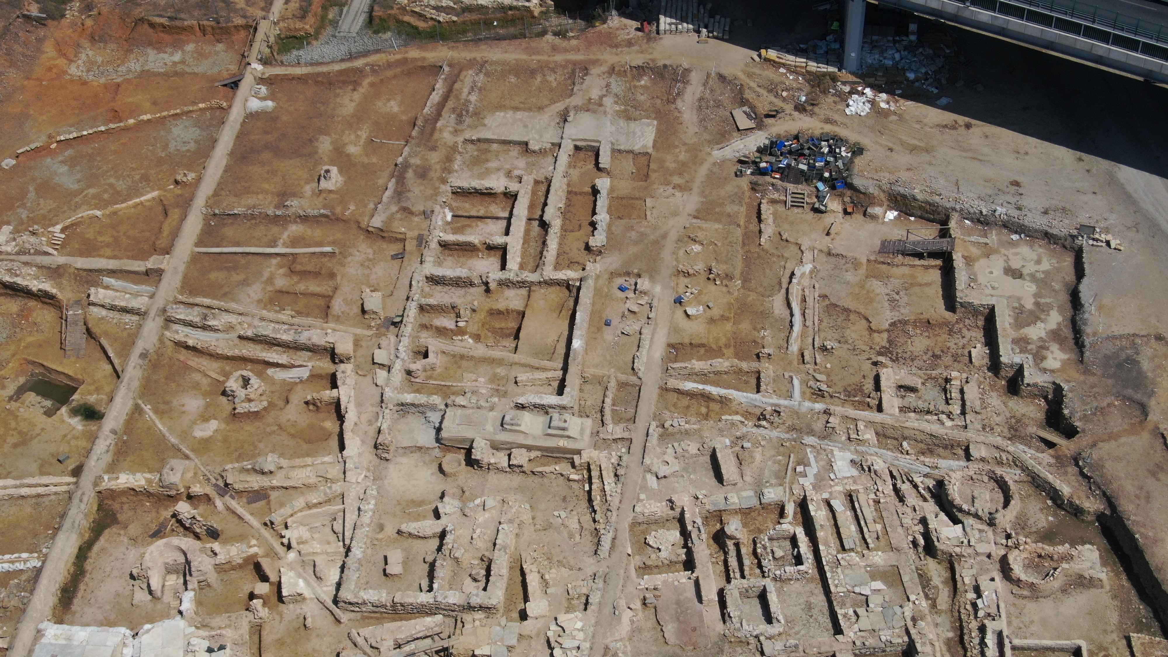 Haydarpaşa Garı çevresindeki kazılarda tarihi yapılar gün yüzüne çıkmaya devam ediyor