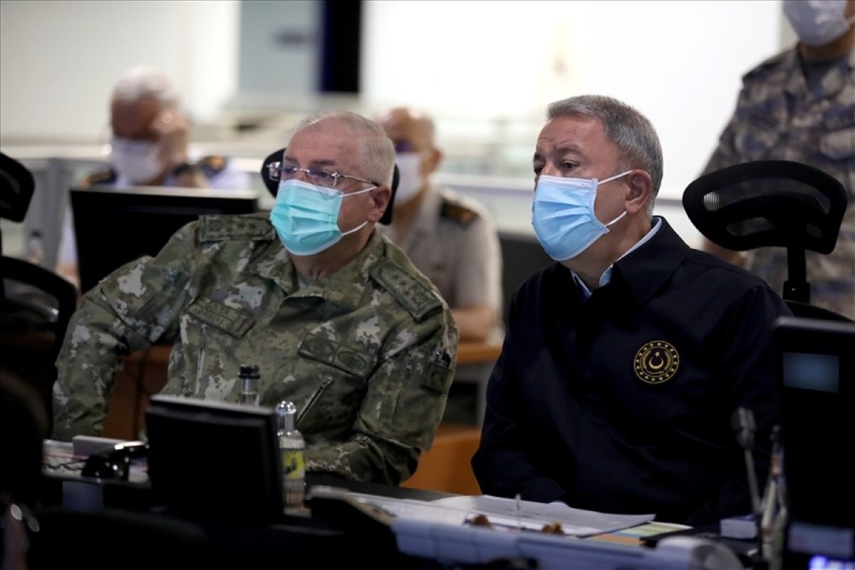 Bakan Akar, 28 terör hedefinin hava harekatı ile imha edildiği operasyonu sevk ve idare etti