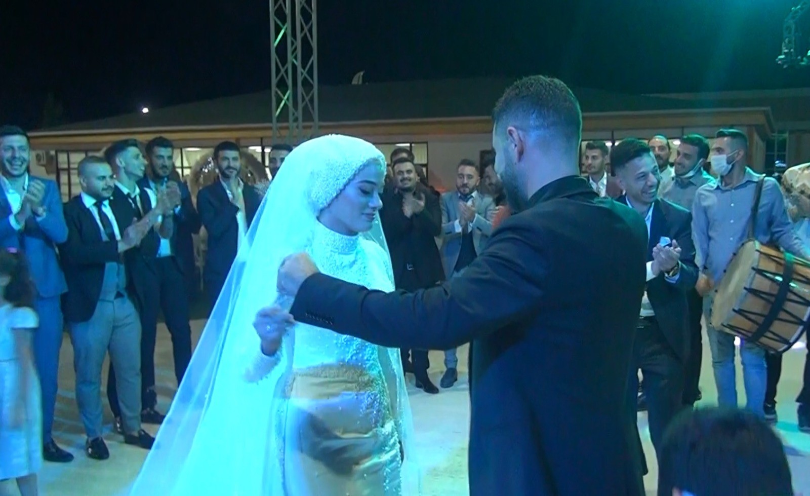 Damadın 'evet' dediği sırada arkadaşları 'Son pişmanlık neye yarar' şarkısını açtı