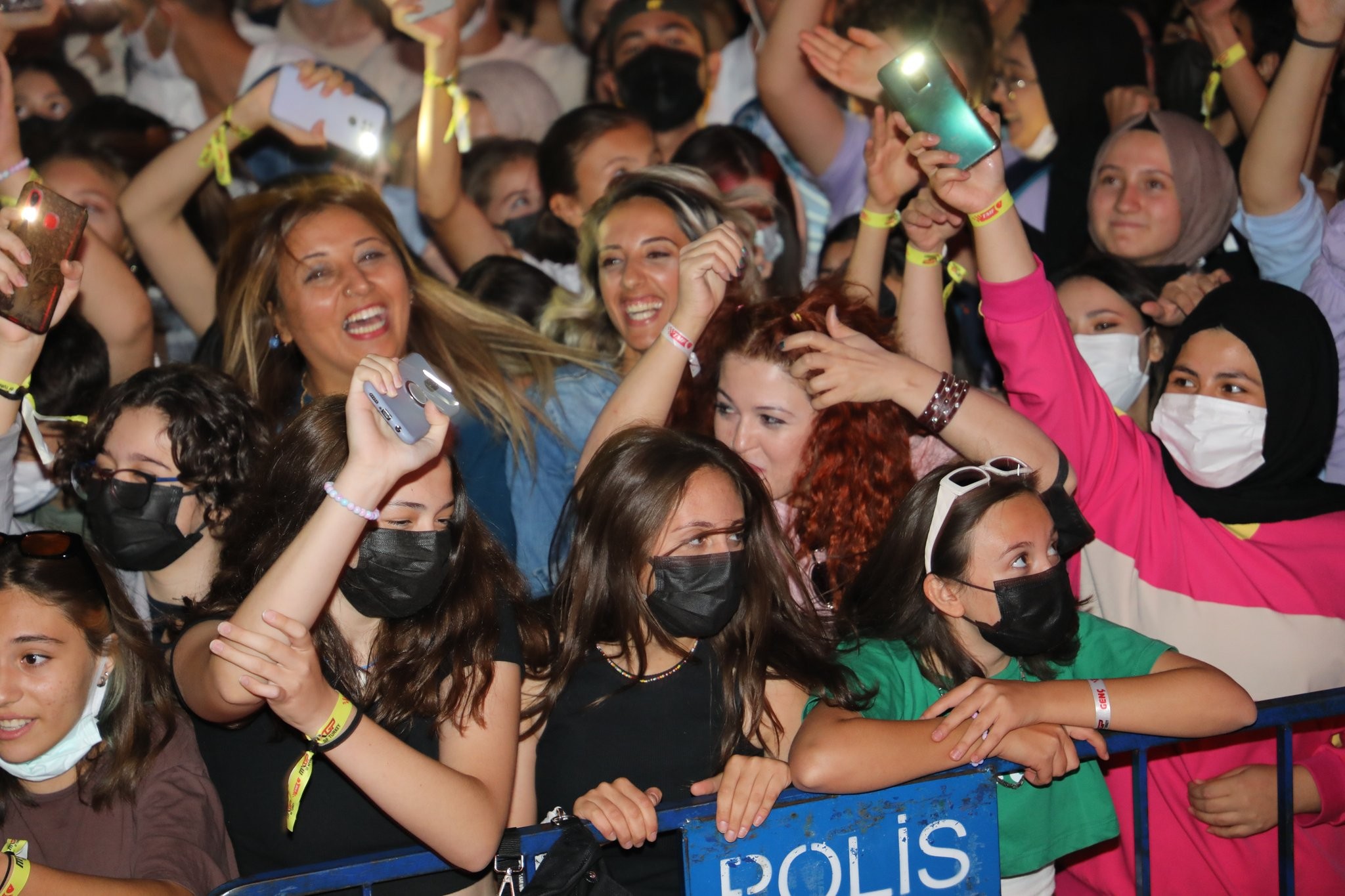 Cem Adrian konserine büyük ilgi