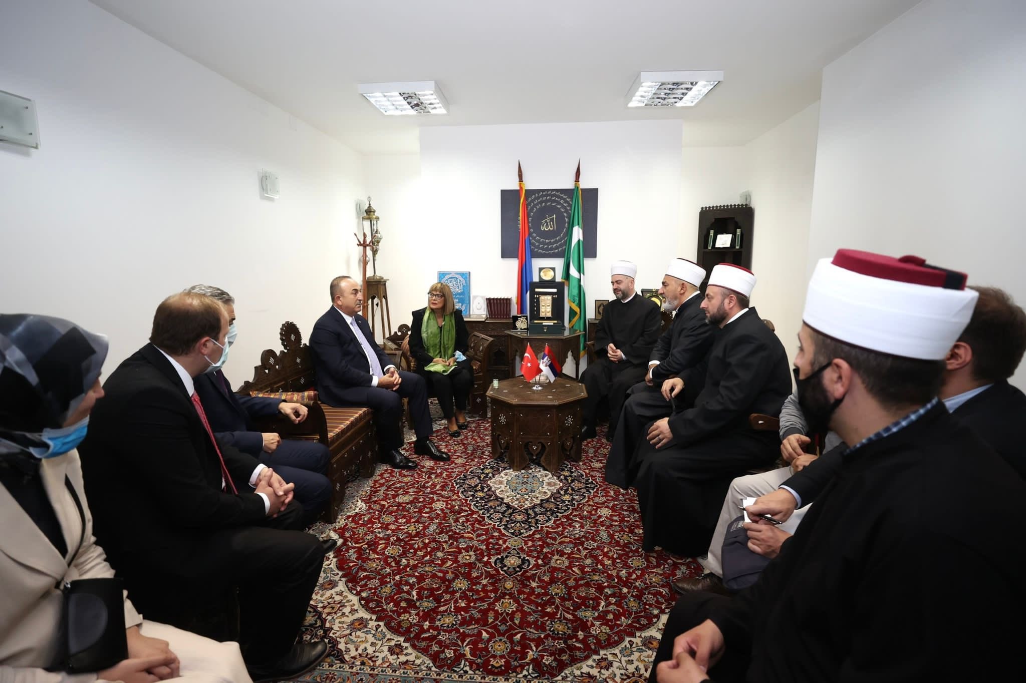 Dışişleri Bakanı Çavuşoğlu, Sırbistan’da Bayraklı Camii’ni ziyaret etti