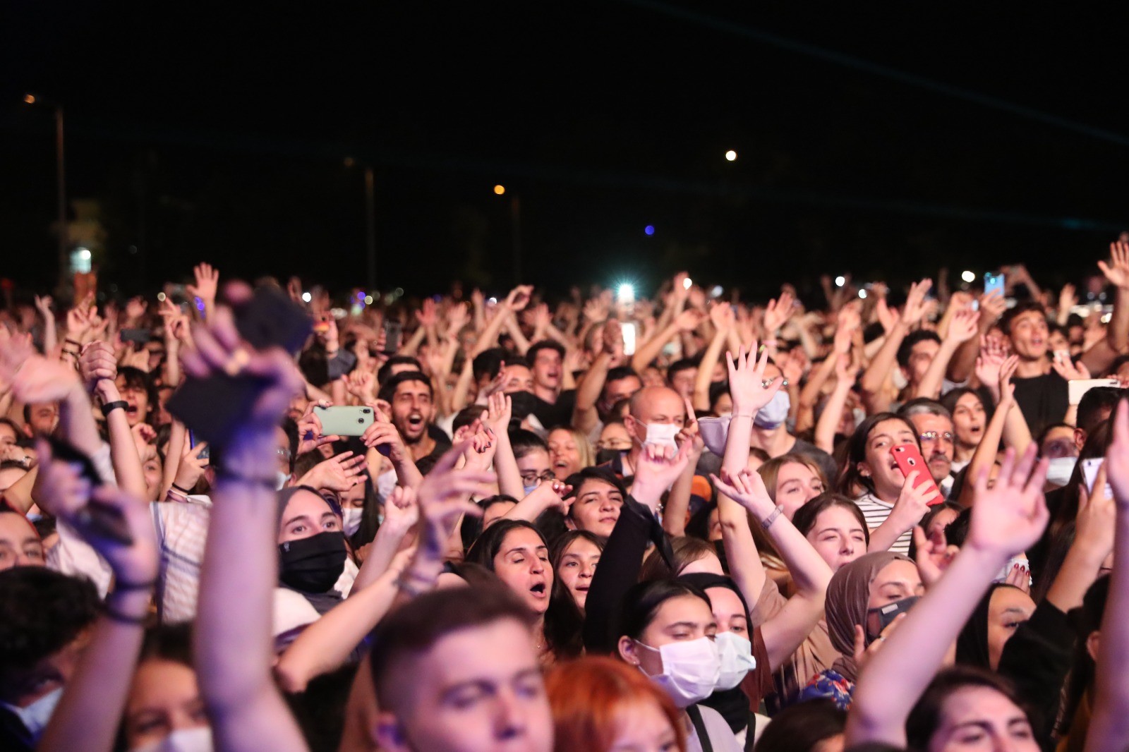 Merkezefendi büyük zaferin coşkusunu Athena ile yaşadı