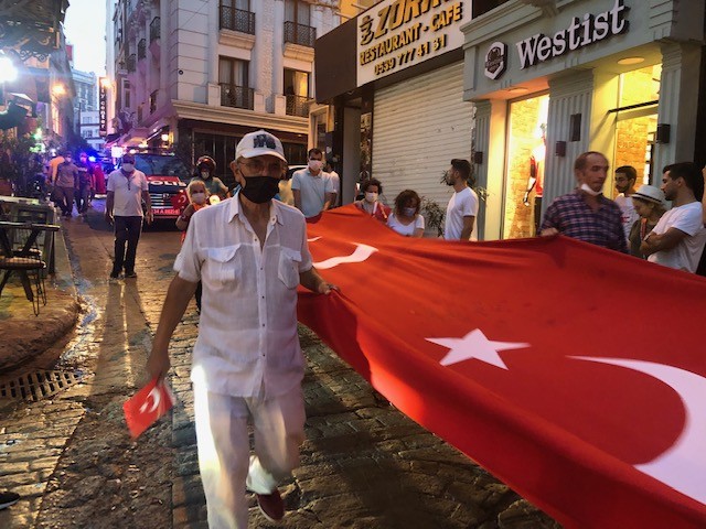 Beyoğlu'nda 30 Ağustos Zafer Bayramı Resul Dindar konseriyle kutlandı