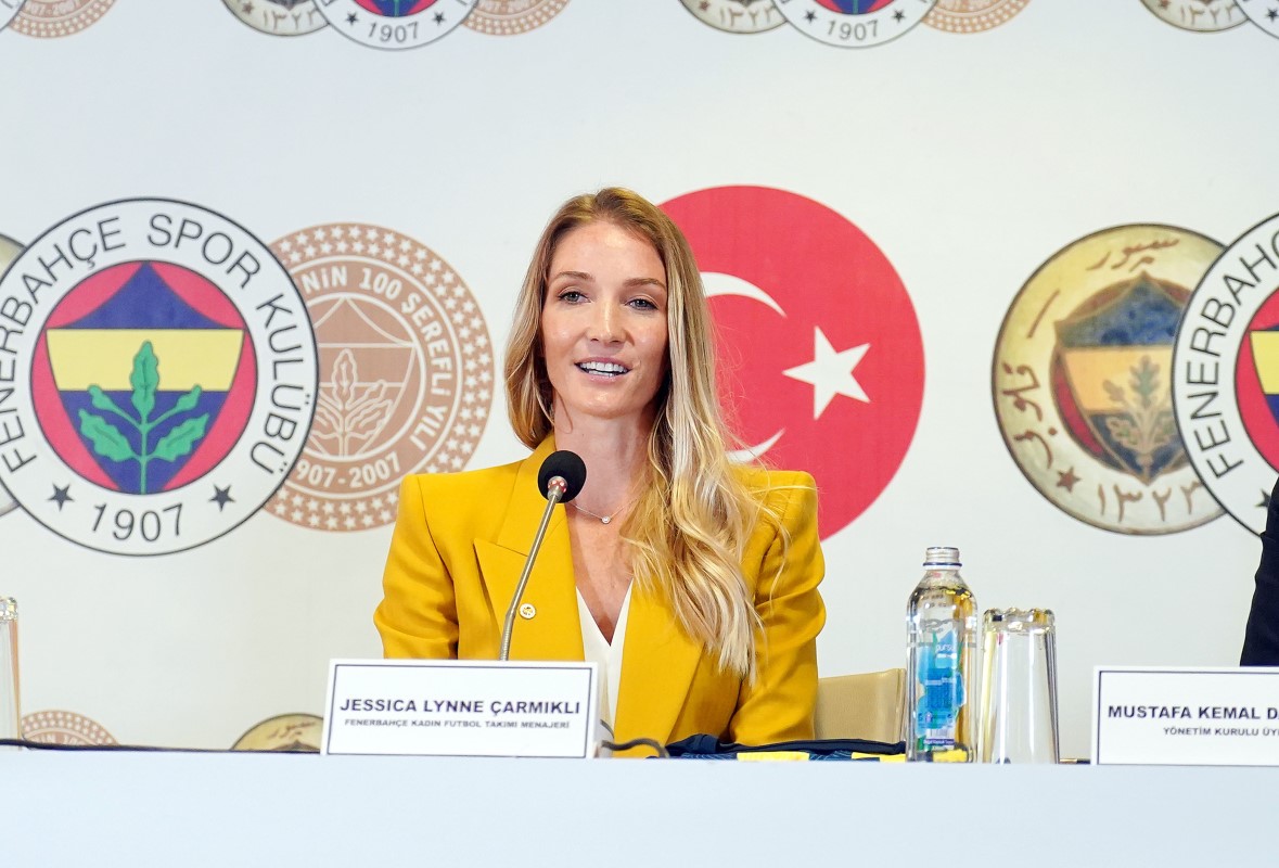 Fenerbahçe Kadın Futbol Takımı’nın imza tören gerçekleştirildi