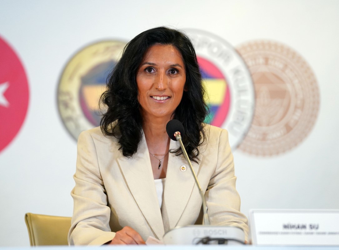 Fenerbahçe Kadın Futbol Takımı’nın imza tören gerçekleştirildi