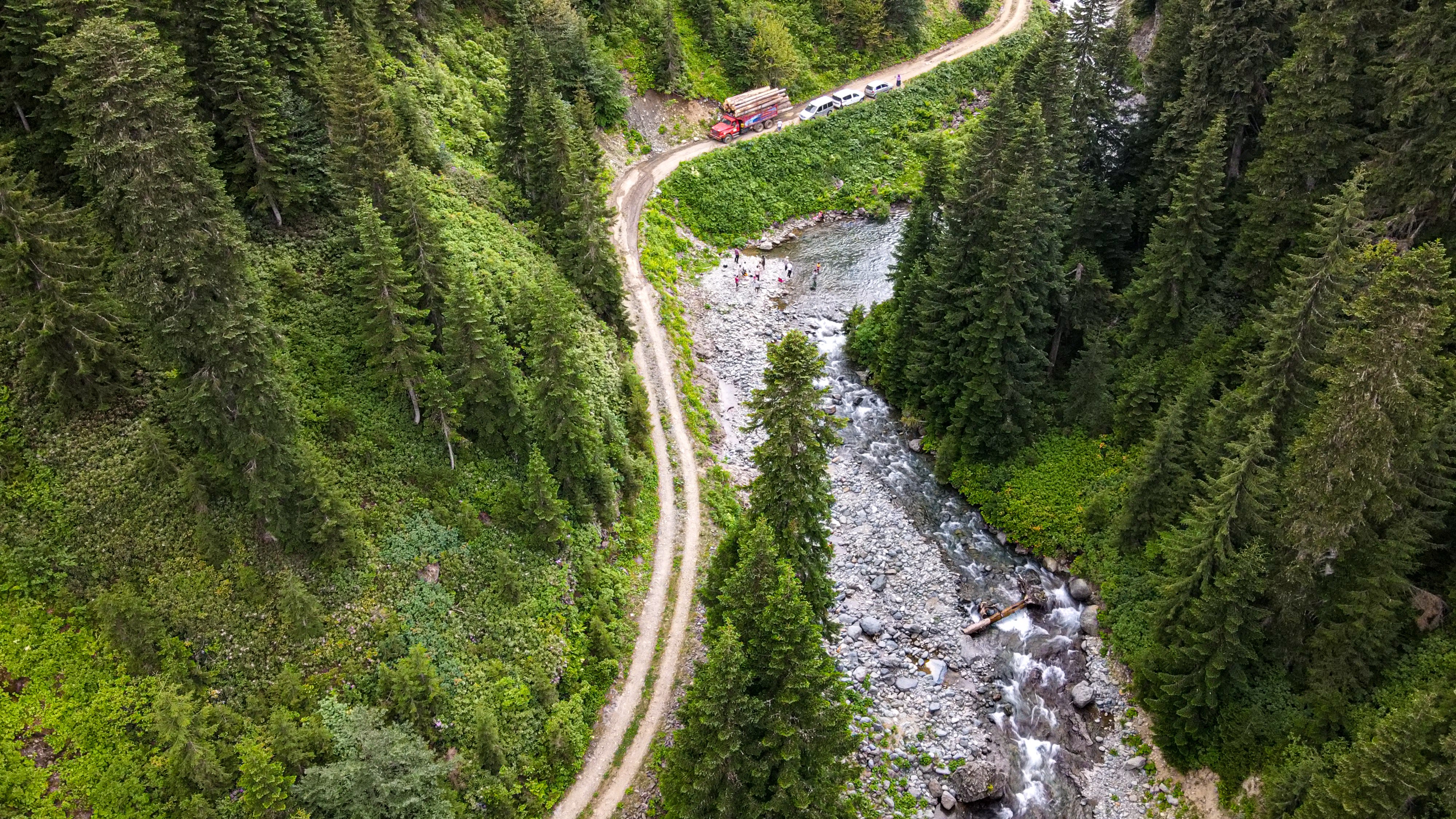 Muhteşem doğasıyla Papart Vadisi kendine hayran bırakıyor