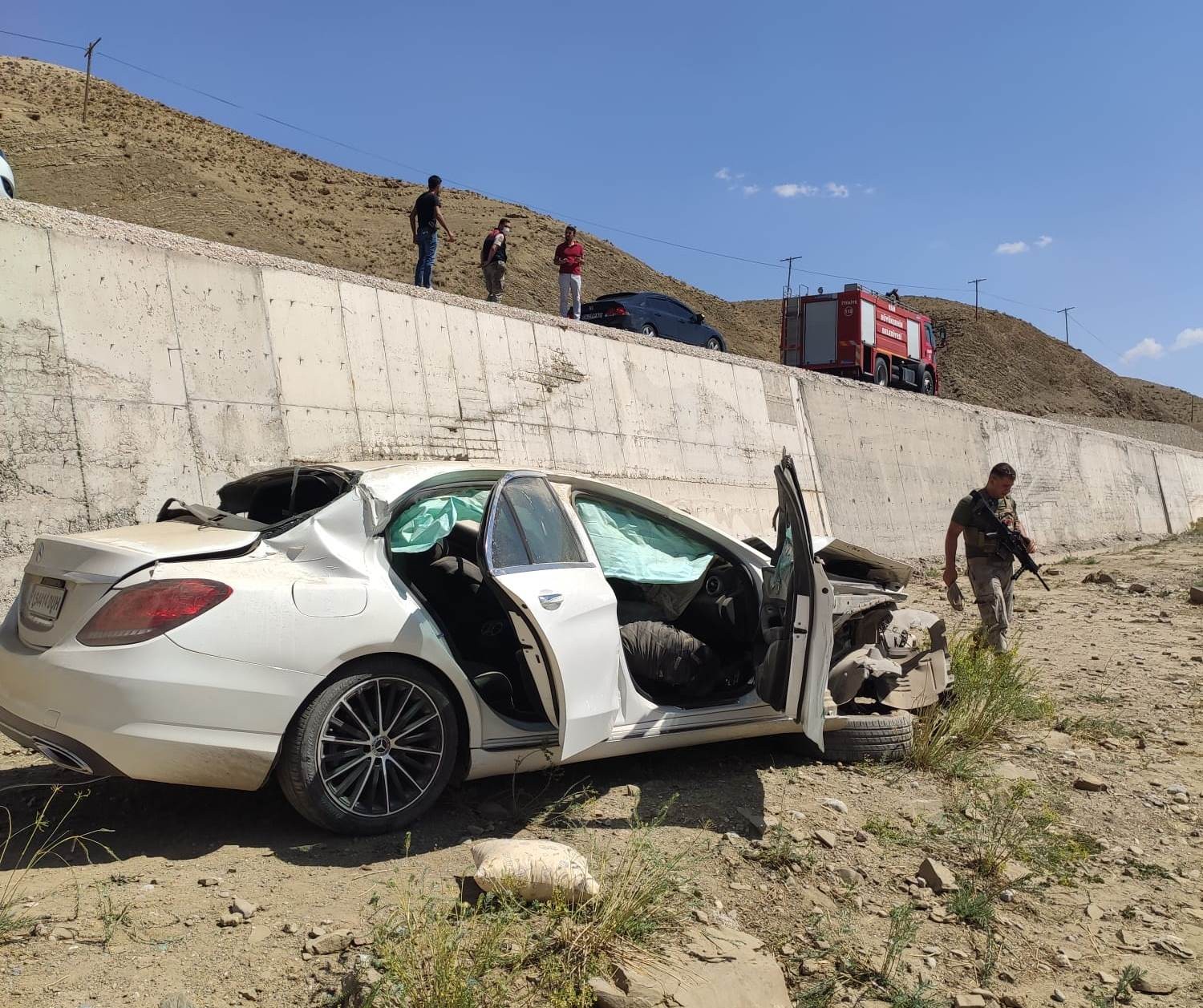 Van’da feci kaza: Otomobil şarampole yuvarlandı, 2 ölü 1 yaralı