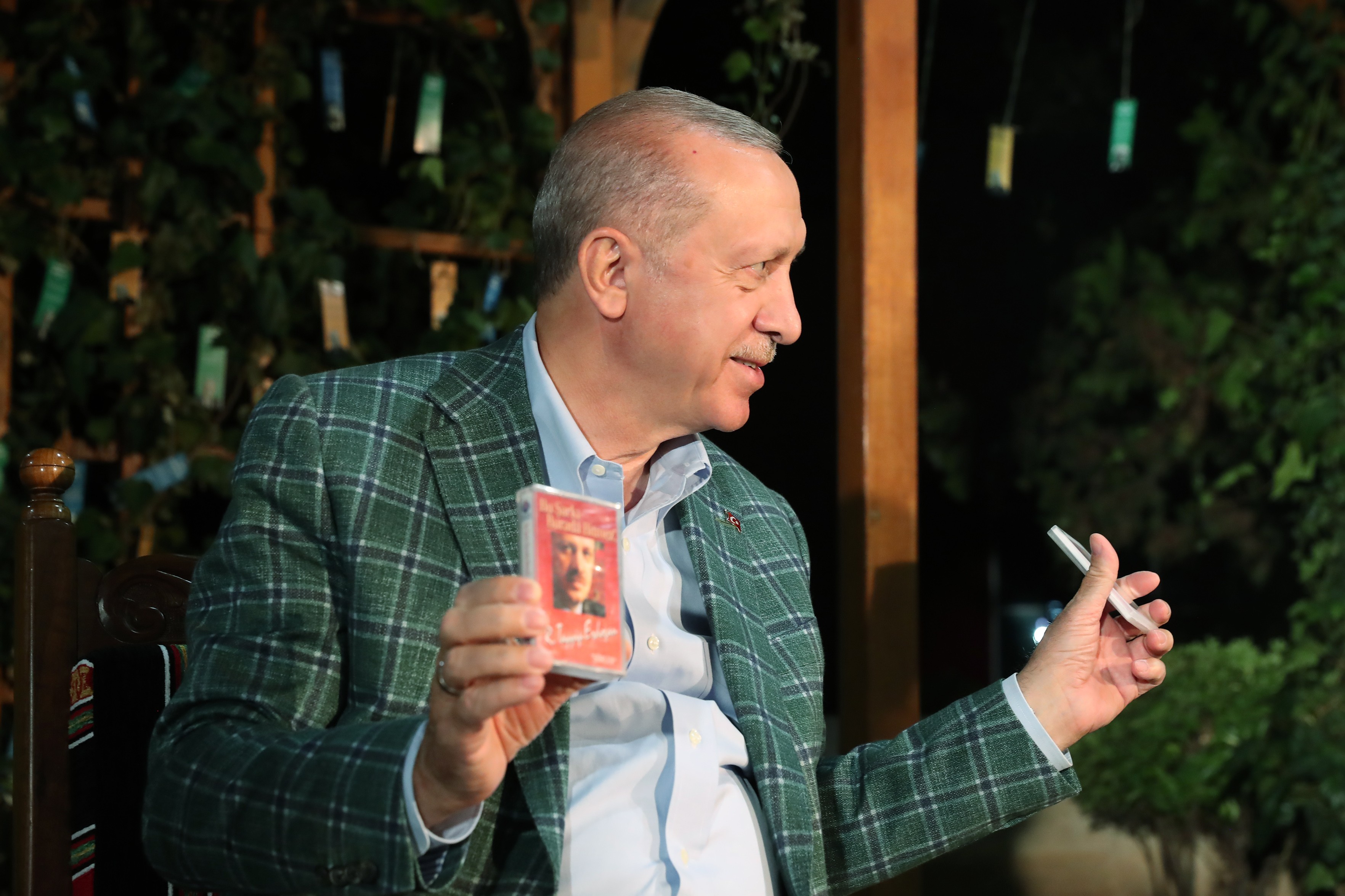 Cumhurbaşkanı Erdoğan şiir gecesinde gençlerin sorularını yanıtladı