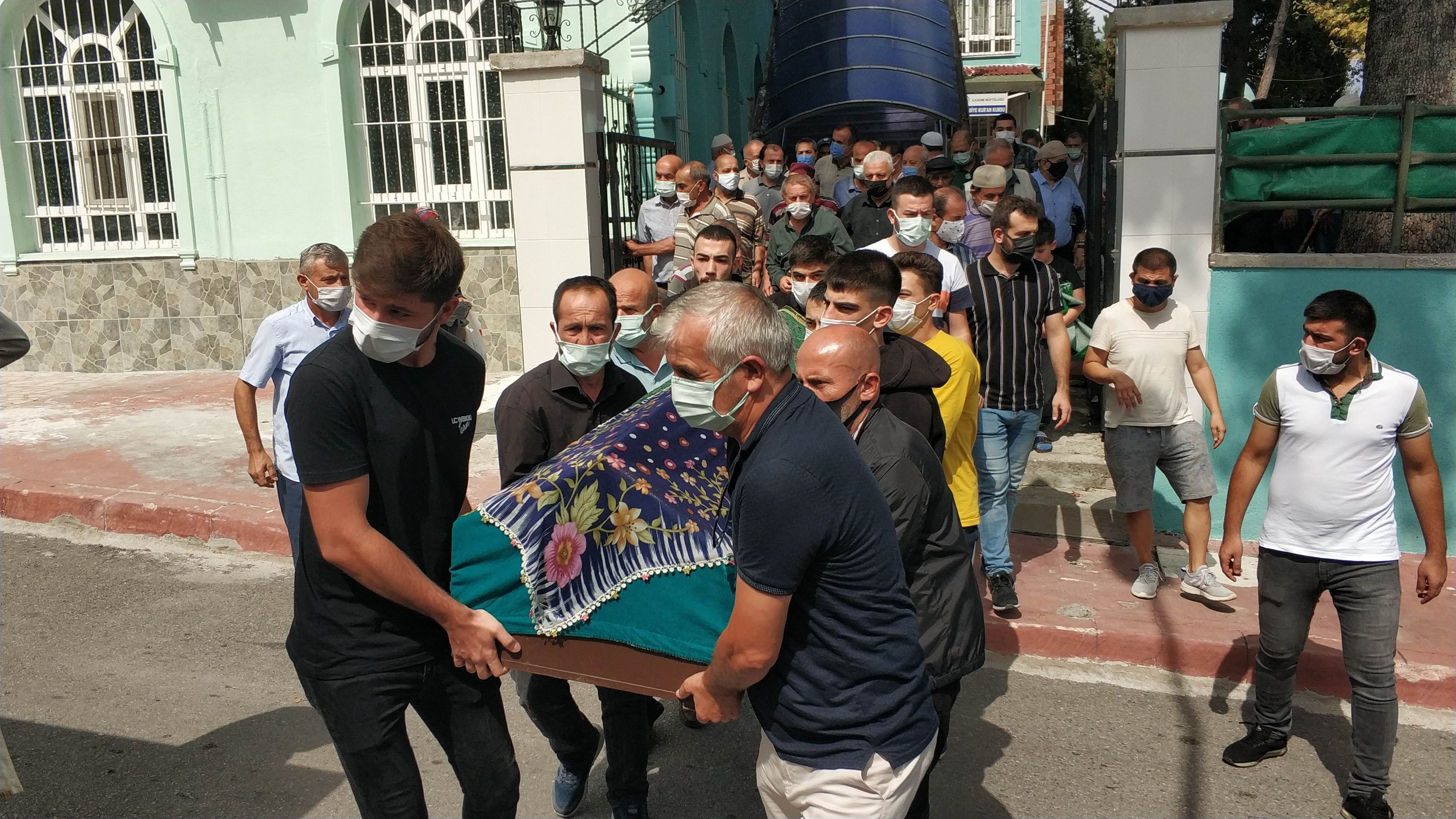 Gelin en mutlu gününde anne acısı yaşadı