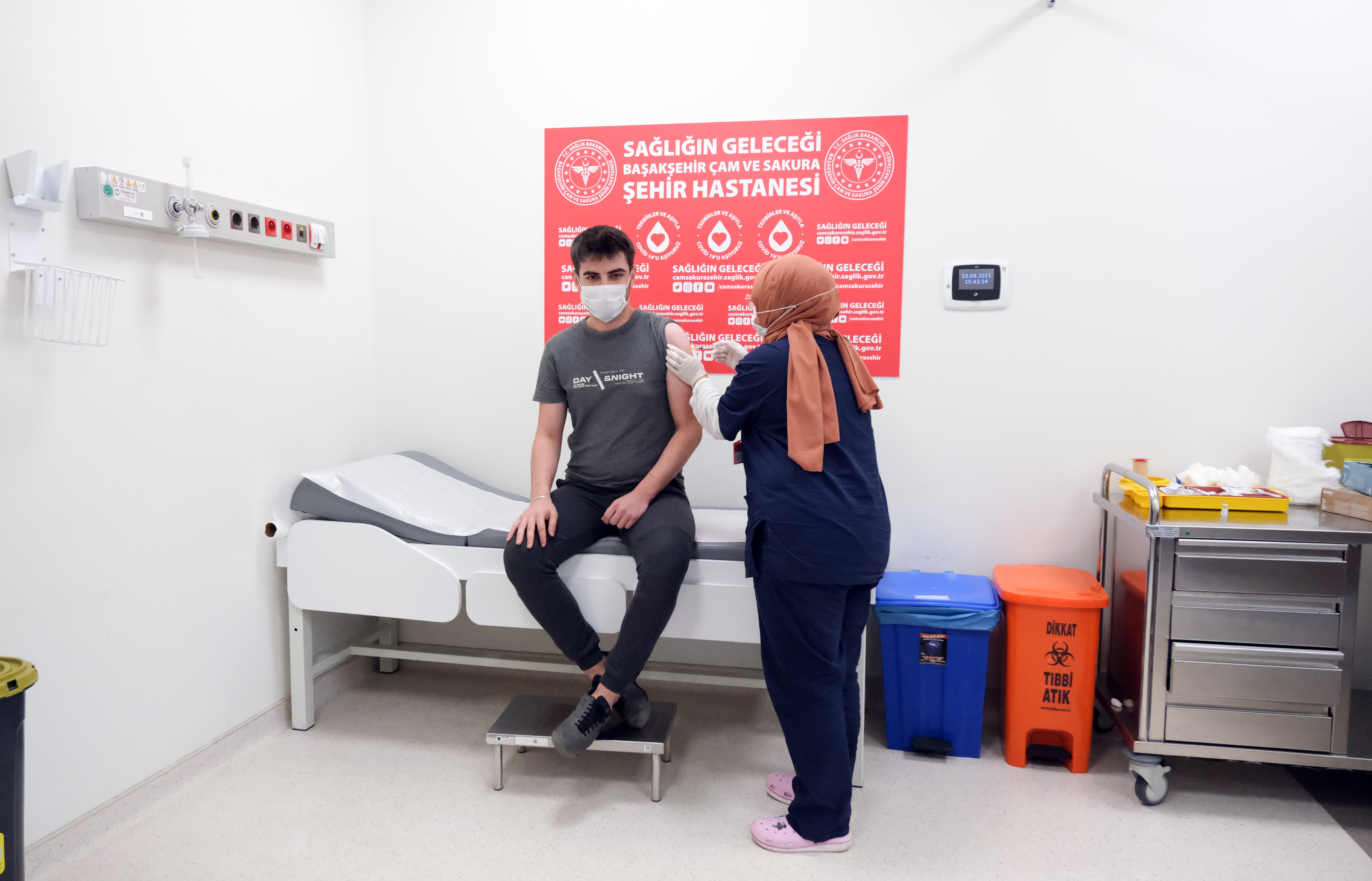 PCR testi zorunluluğu aşıda hız kazandırdı