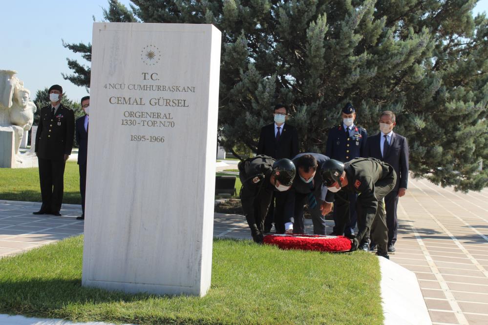 27 Mayıs 1960 askeri darbesinin liderini anmaya sadece birkaç kişi geldi