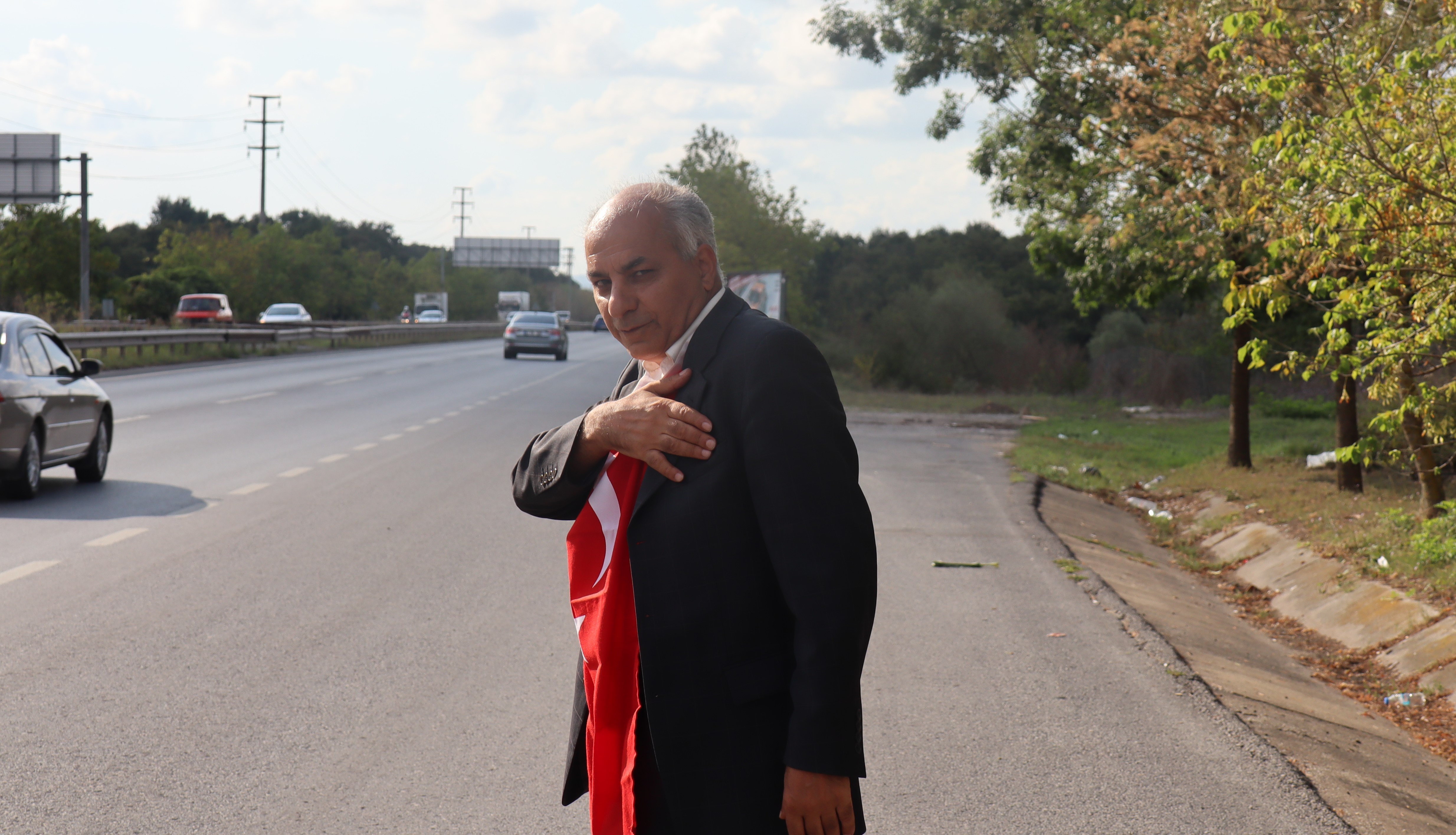 Aşı olmayıp PCR testi yaptırmayınca 450 km uzaklıktaki evine yürümek zorunda kaldı