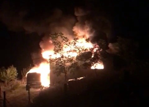 Misafirliğe gittikleri evde çıkan yangında baba ve üç çocuğu yaşamını yitirdi