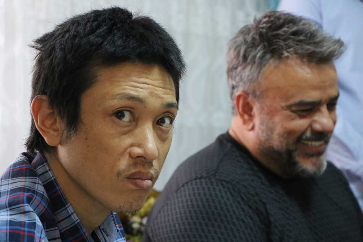 Bülent Serttaş, Elazığlı ailenin evinde misafir ettiği Japon turisti ziyaret etti