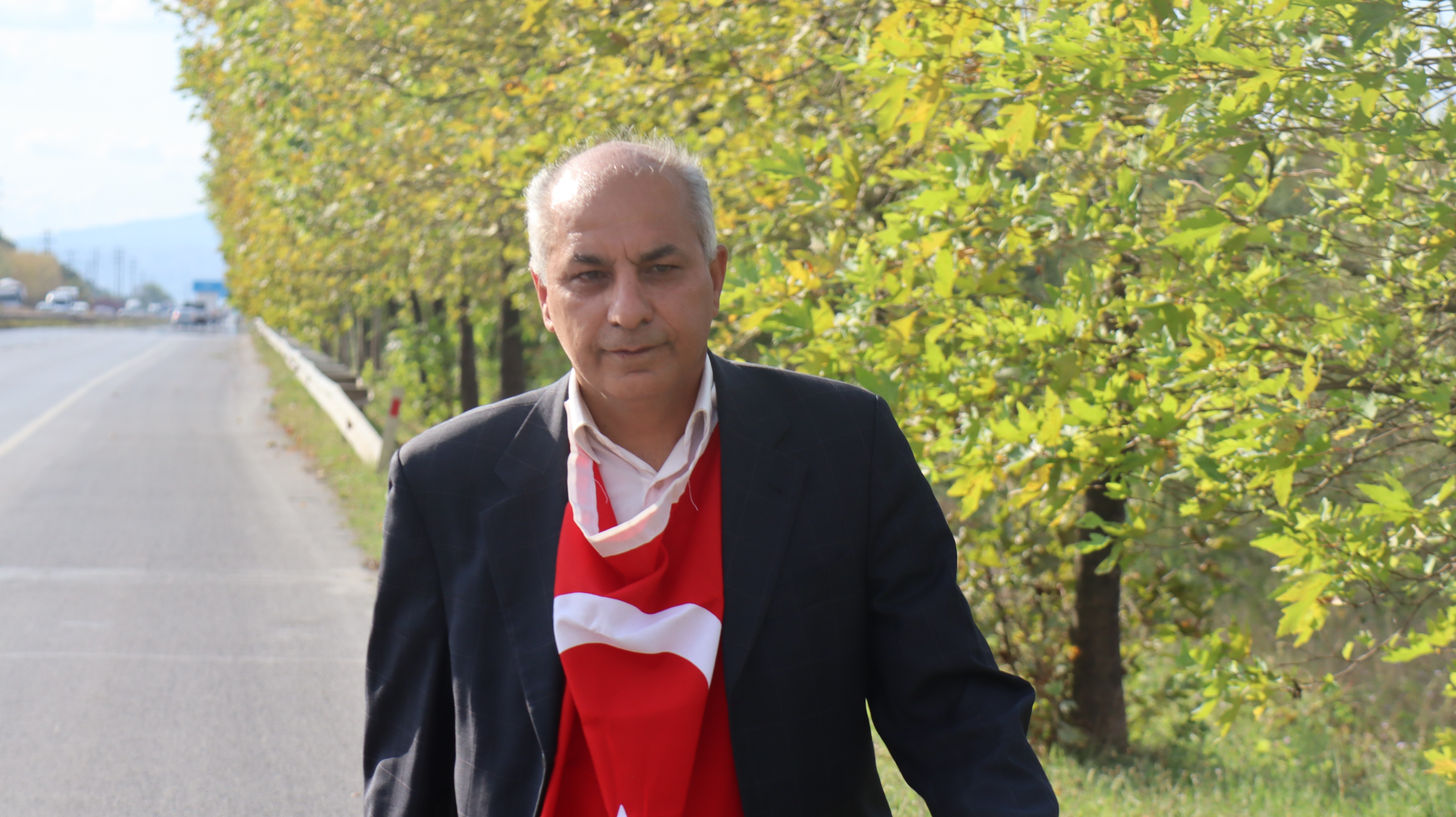 Aşı olmayıp PCR testi yaptırmayınca 450 km uzaklıktaki evine yürümek zorunda kaldı