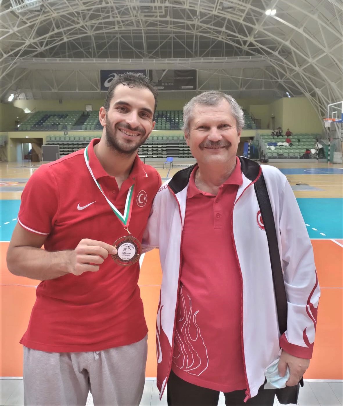 Milli eskrimci Enver Yıldırım'dan bronz madalya