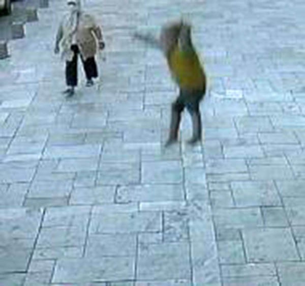 Aldığı eğitimin sayesinde 3. kattan zemine çakılan bebeği hayata döndürdü