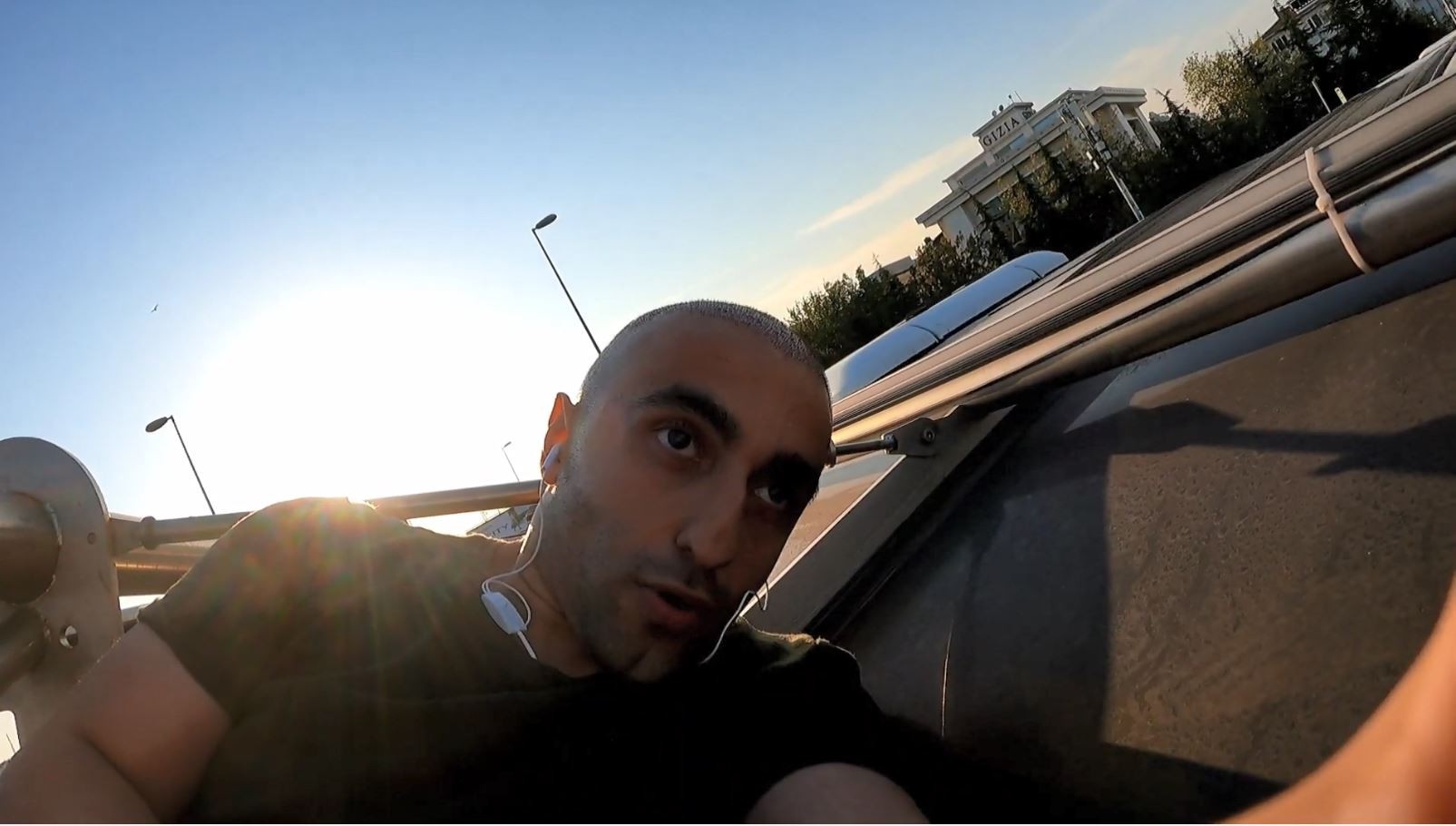 Metrobüs üstünde kıta geçen YouTuber serbest bırakıldı