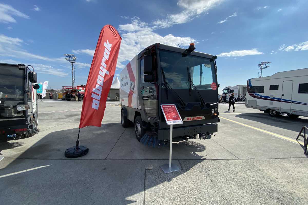 Yerli yol süpürme araçları TEKNOFEST’te