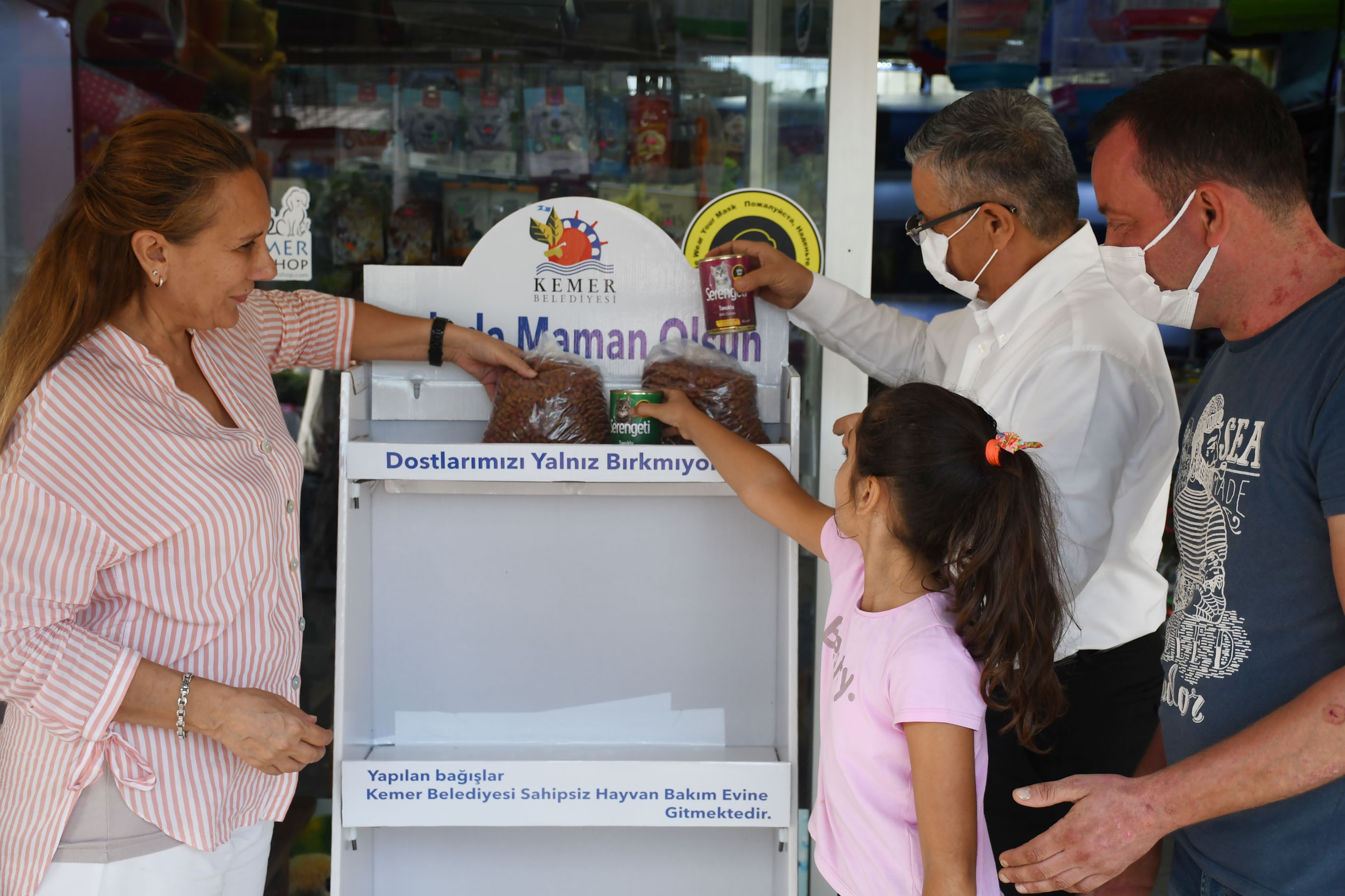 Kemer’de sokak hayvanları için askıda maman olsun kampanyası başlatıldı