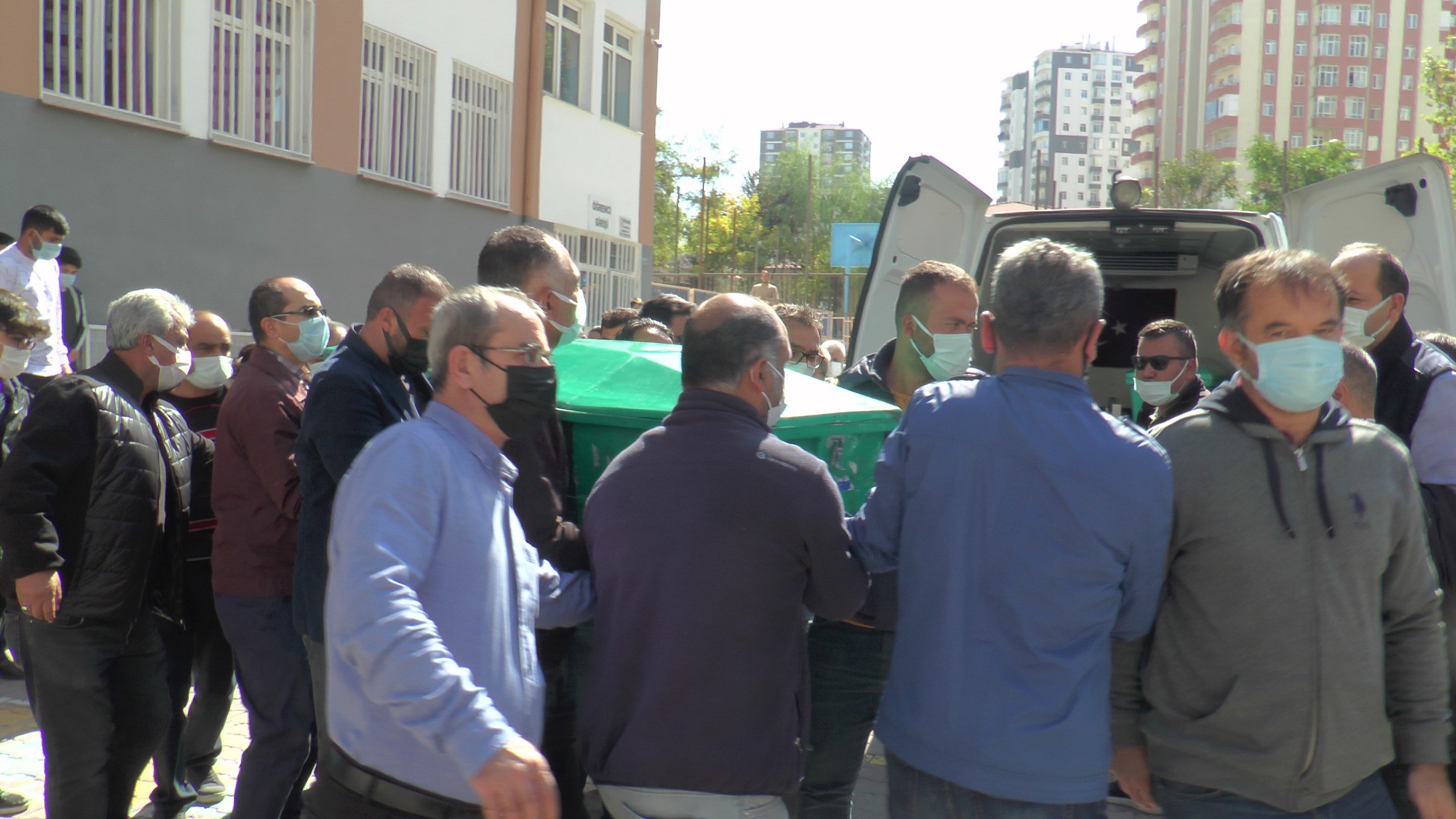 Kalp krizi geçiren öğretmene öğrencilerinden hüzünlü veda