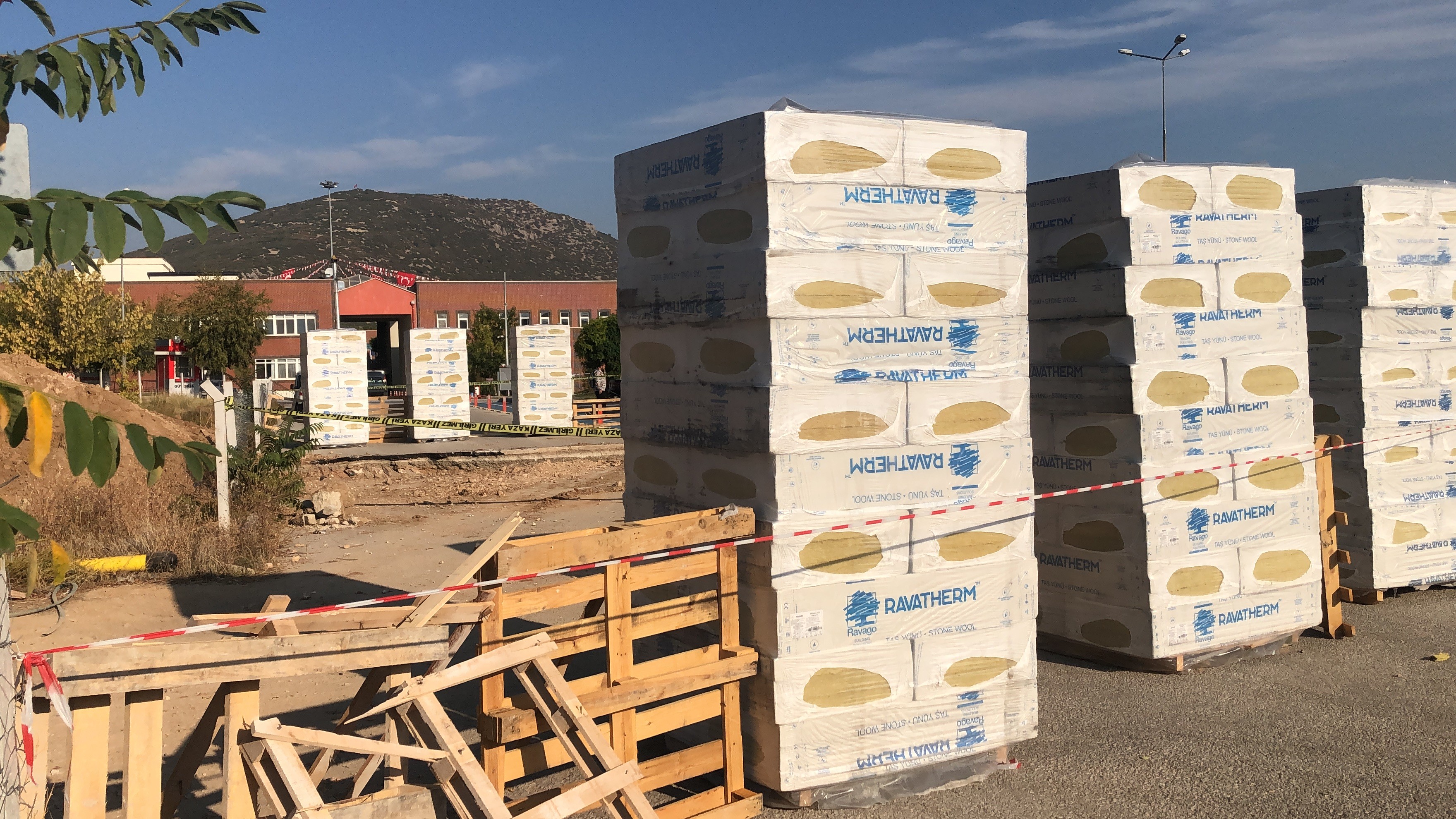 SDÜ kampüsü içinde inşaat çukuruna düşen üniversite öğrencisi hayatını kaybetti