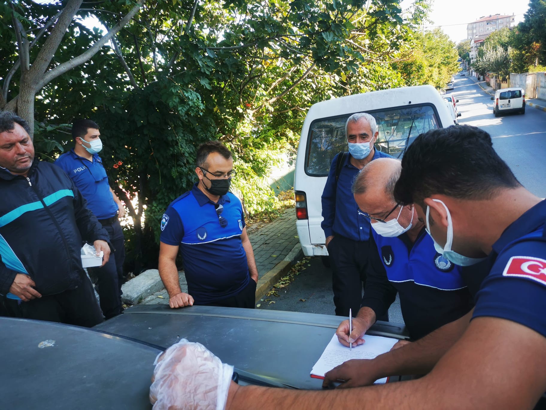 Avcılar'da halı yıkama yerinde saklanan etlere el konuldu