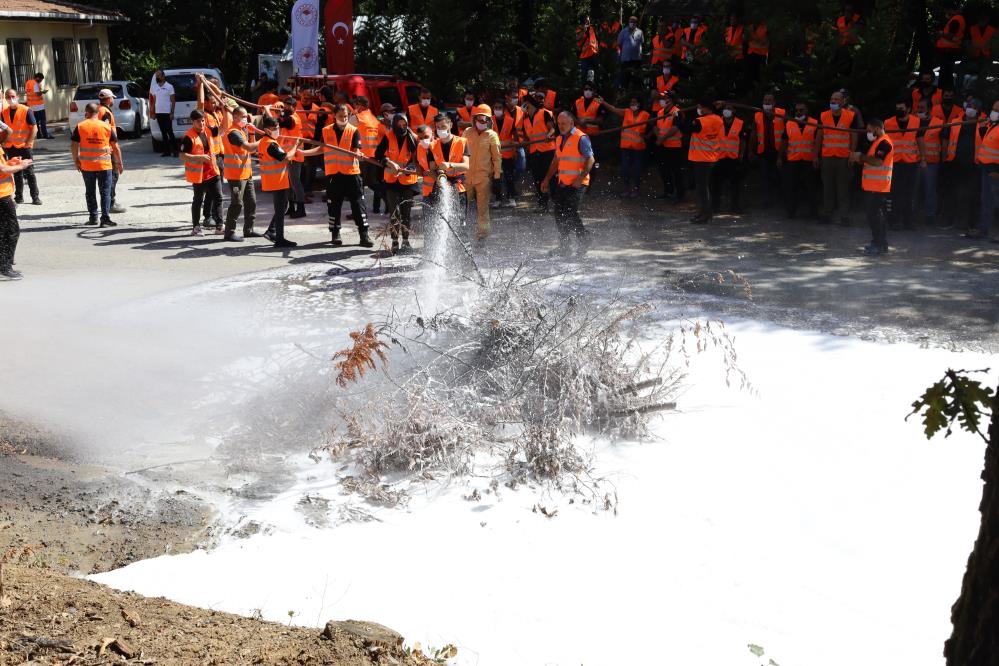 Yangın söndürme gönüllülerinden nefes kesen tatbikat
