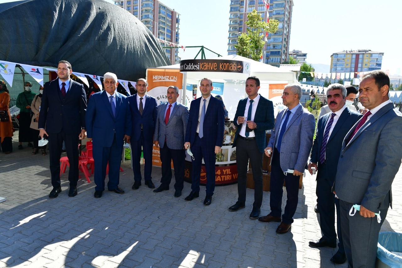 Geleceğin bilim adamları Yeşilyurt bilim şenliğinde buluştu