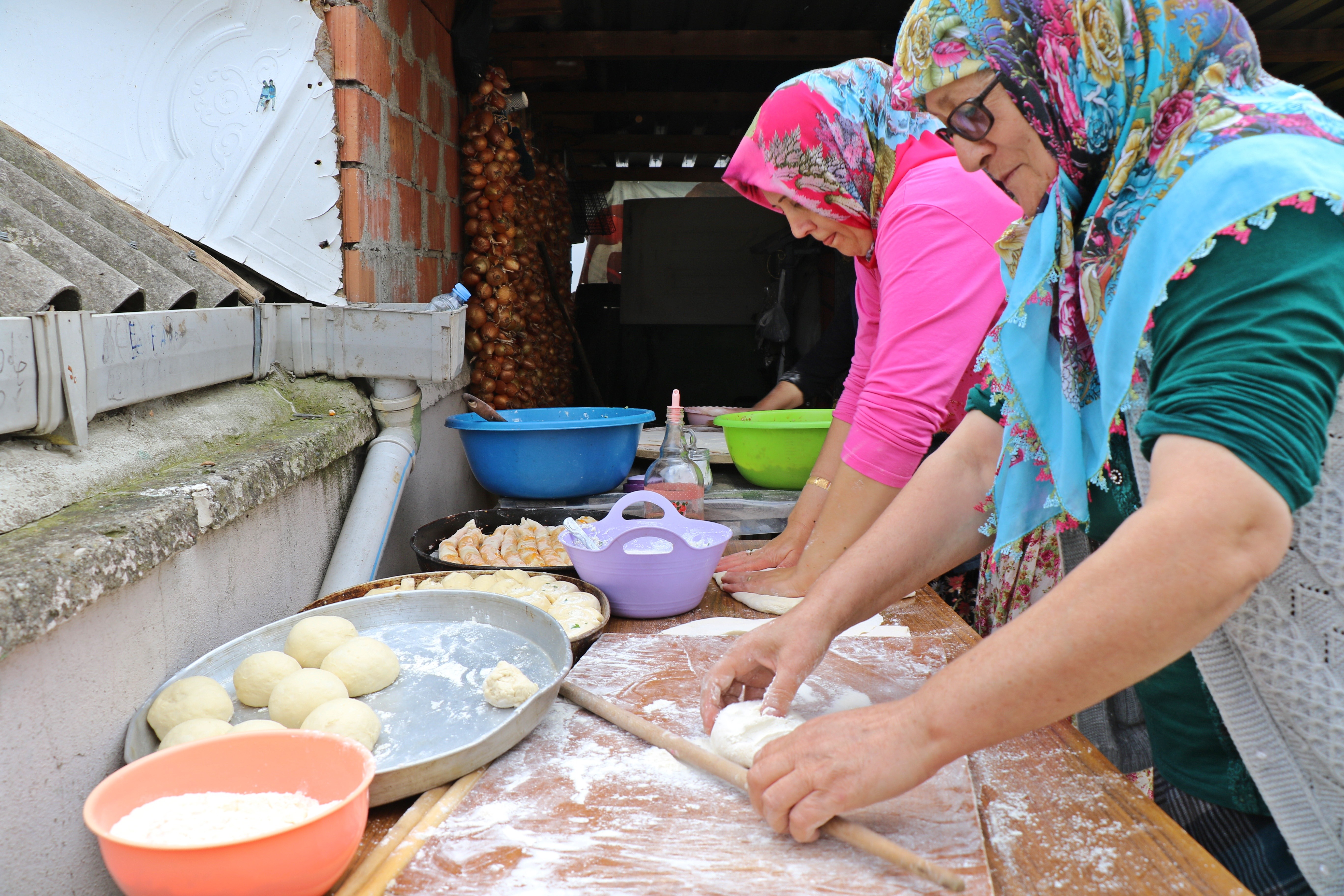 Köy kadınları bu lezzet için seferber oluyor