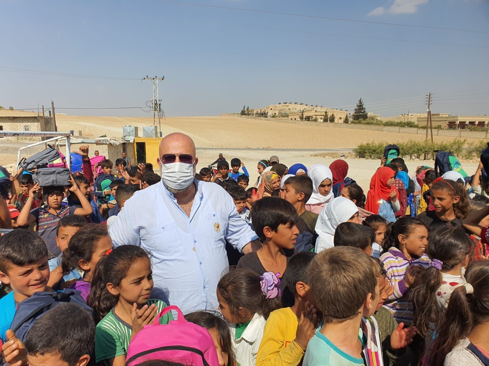 Osmanoğlu Yardımlaşma Derneği, Cerablus'ta öğrencileri sevindirdi