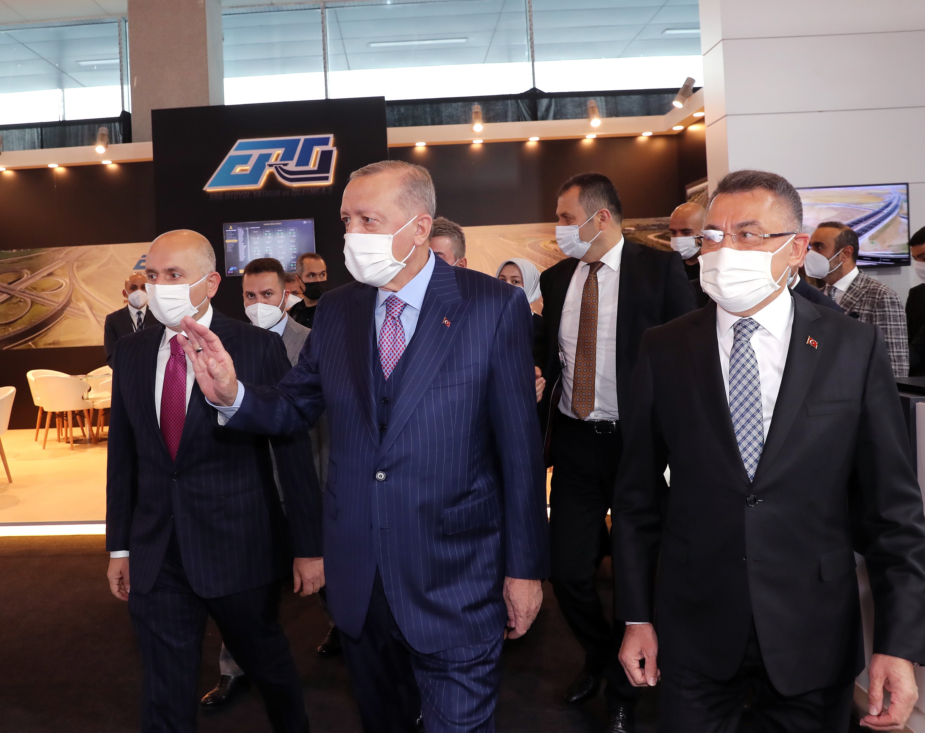 Cumhurbaşkanı Erdoğan: 'Önümüzdeki yıl milli elektrikli lokomotifimizin üretimine başlıyoruz'