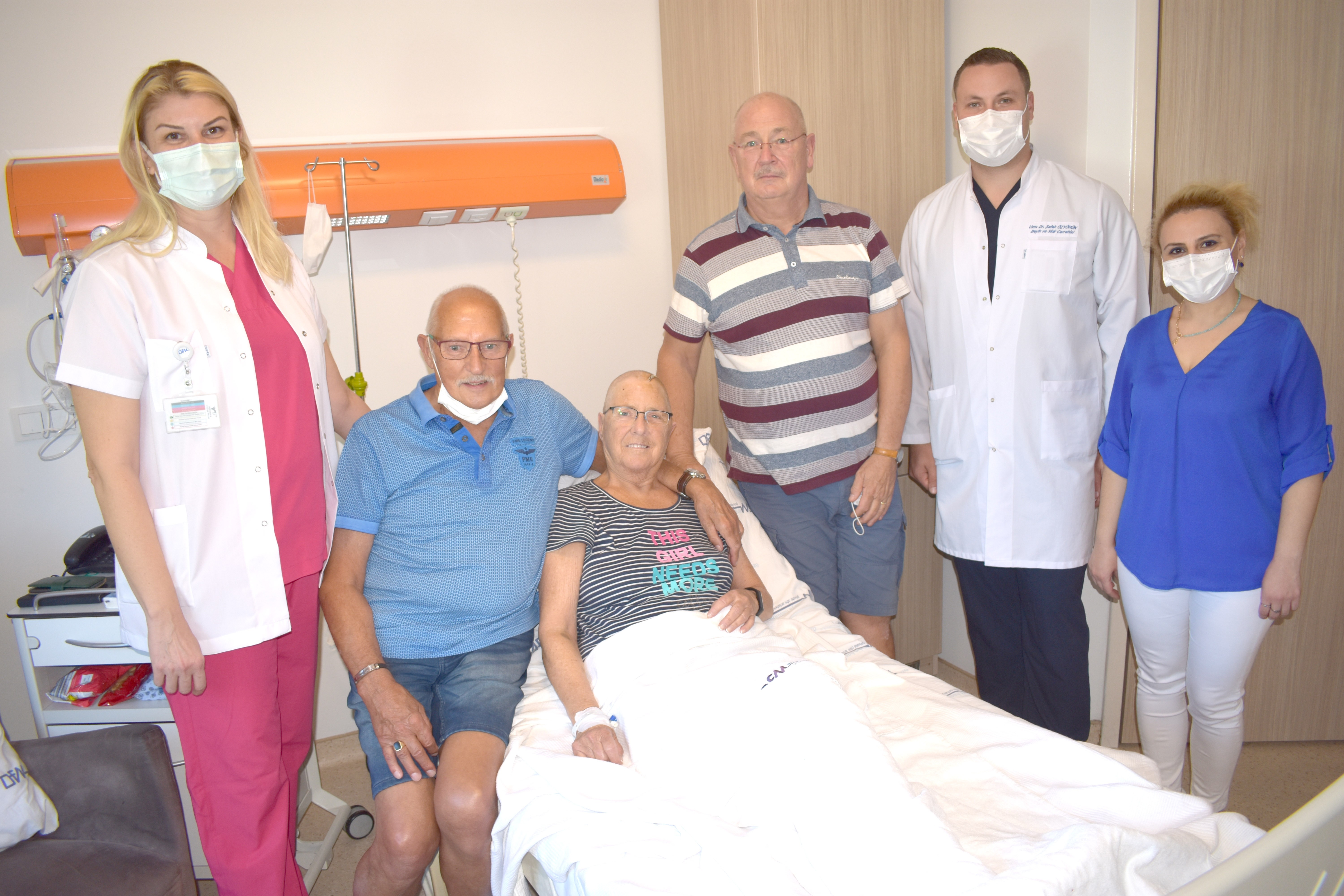 Beyin kanaması geçiren Hollandalı turist, 4 saatlik ameliyatla yaşama tutundu