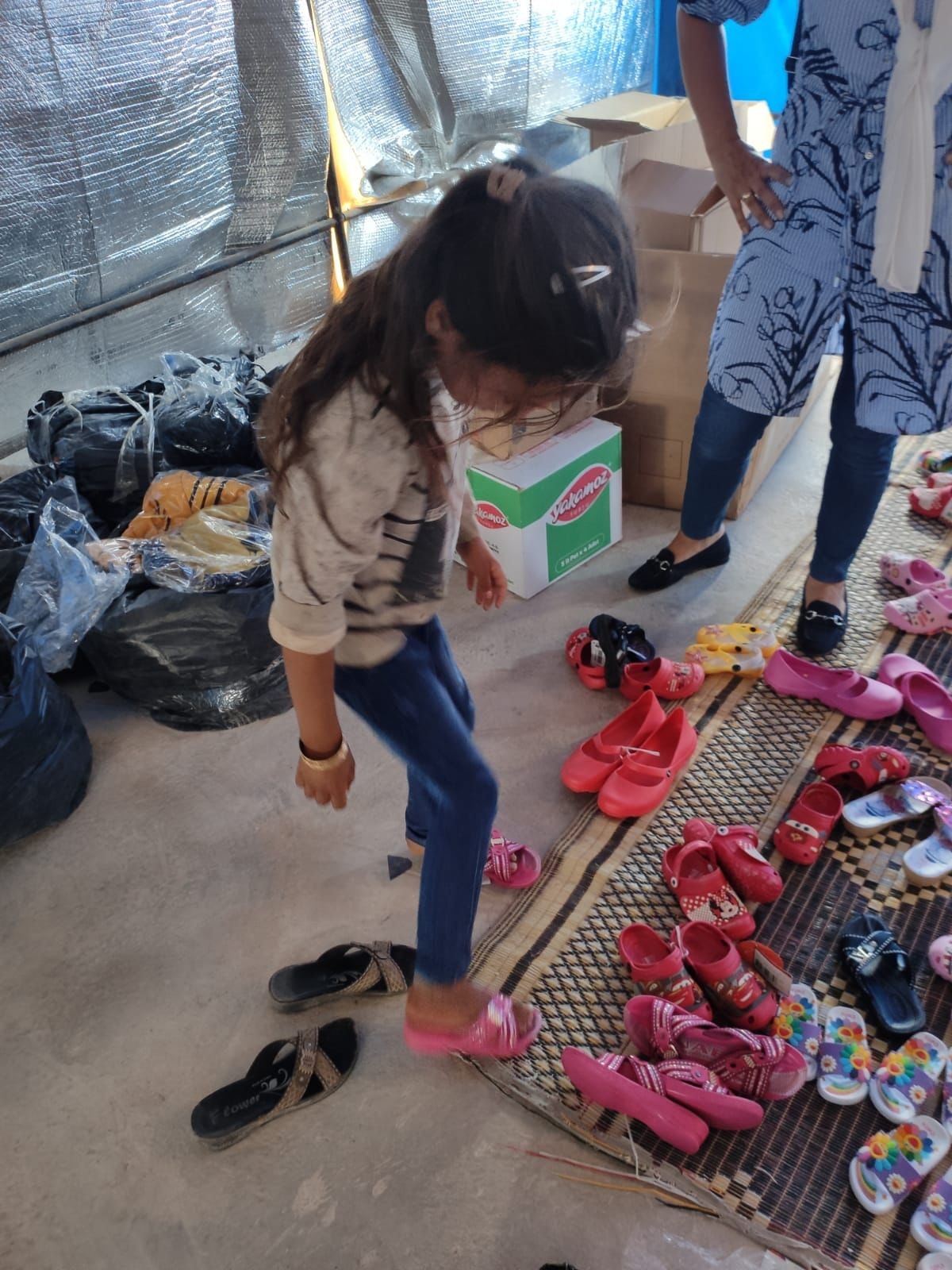 Osmanoğlu Yardımlaşma Derneği, Cerablus'ta öğrencileri sevindirdi