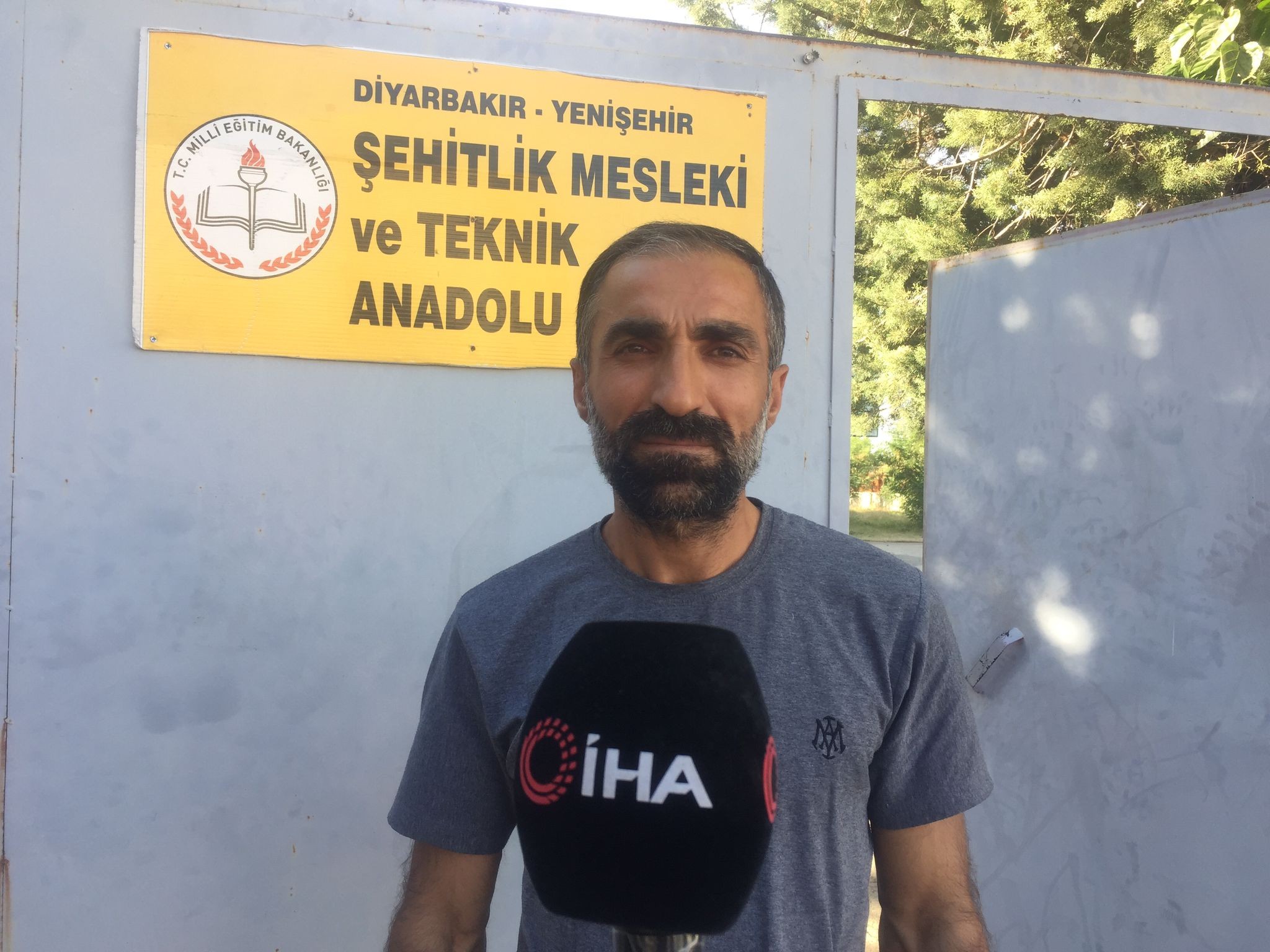 Diyarbakır’da lise öğrencisi üniforma alamadığı için okula giremedi