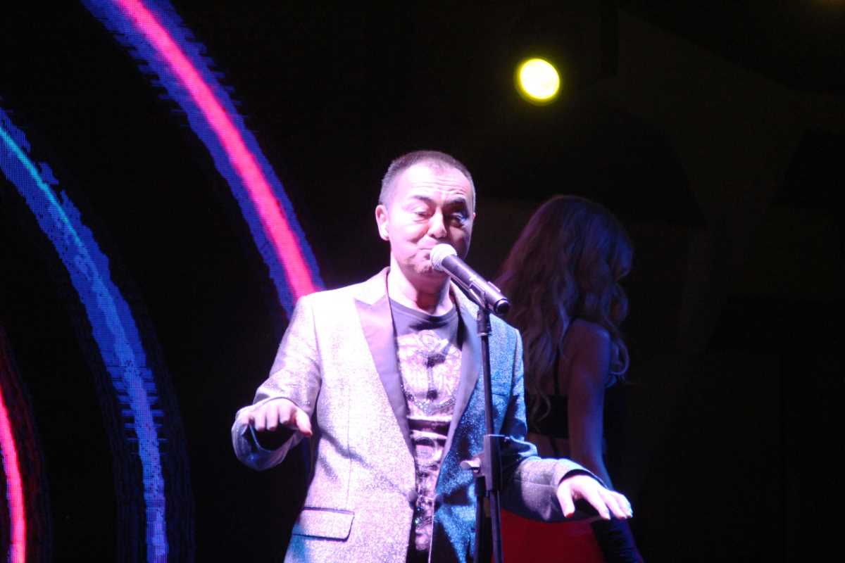 Bodrum’da yazın son konserini Serdar Ortaç verdi