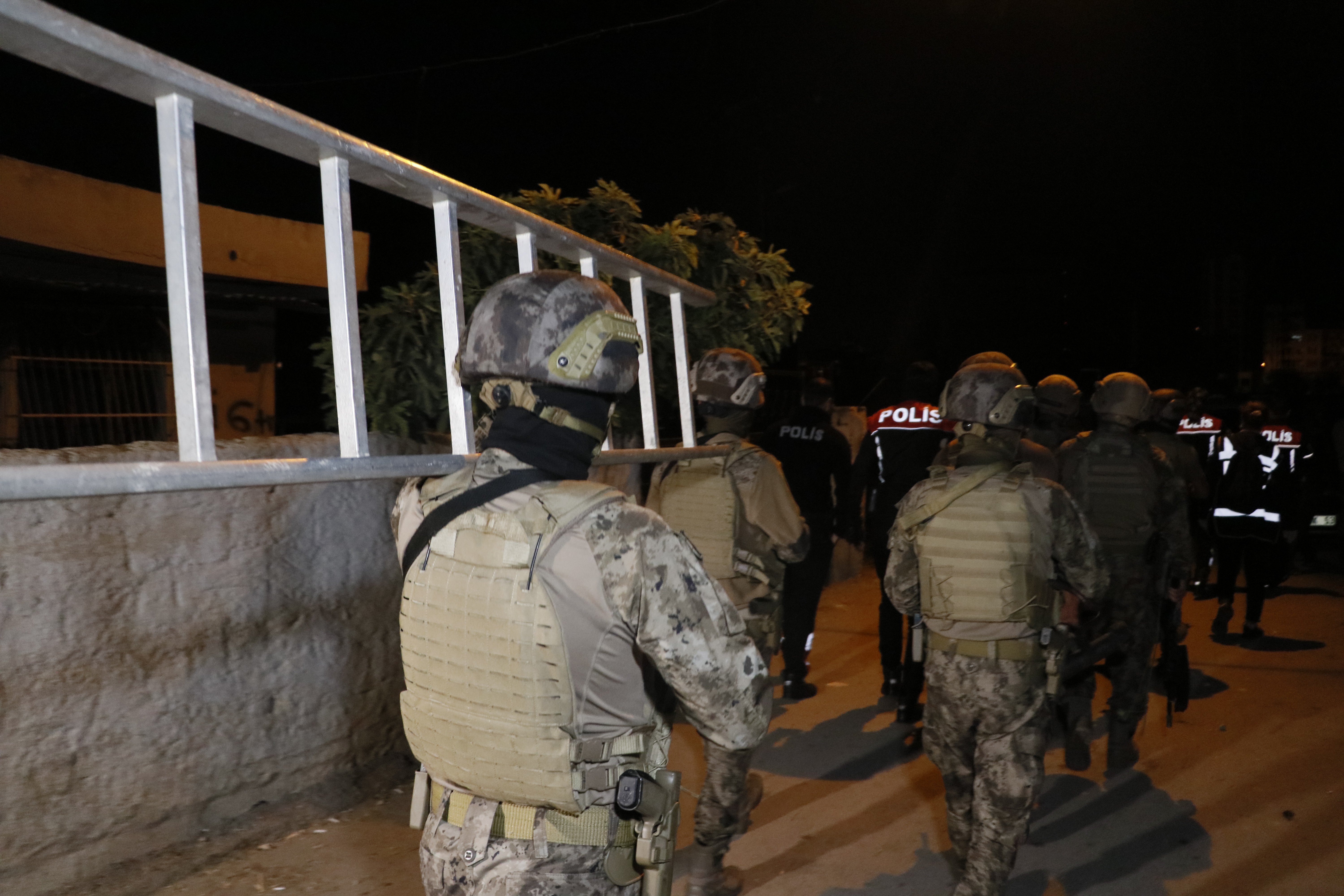 Adana’da “Cono Aşiretine” operasyon: Çok sayıda gözaltı var