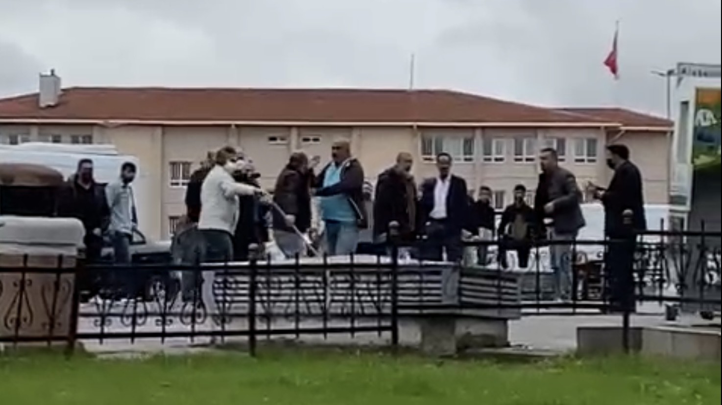 Ümraniye’de dolmuş şoförleri arasında kürek saplı kavga