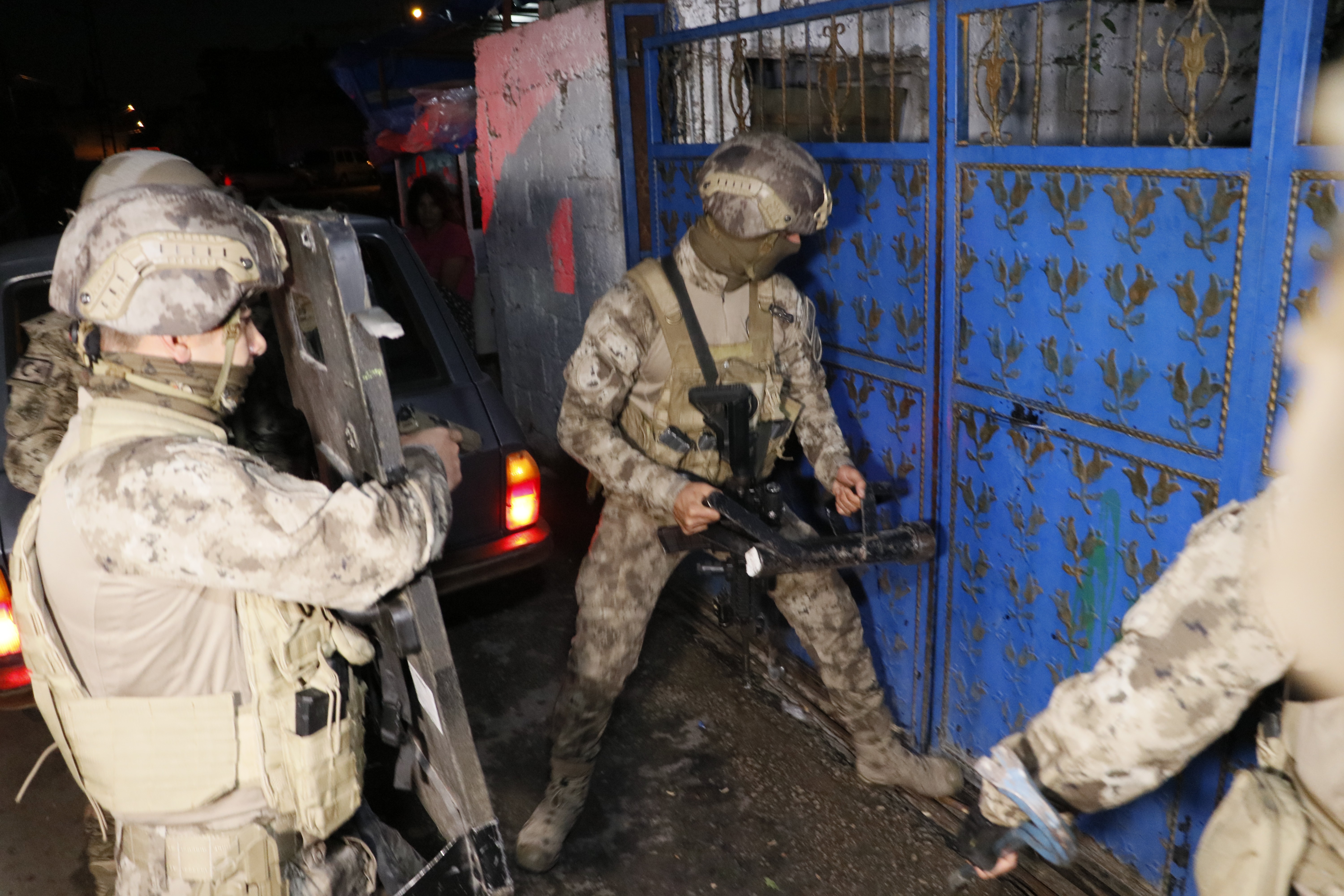 Adana’da “Cono Aşiretine” operasyon: Çok sayıda gözaltı var