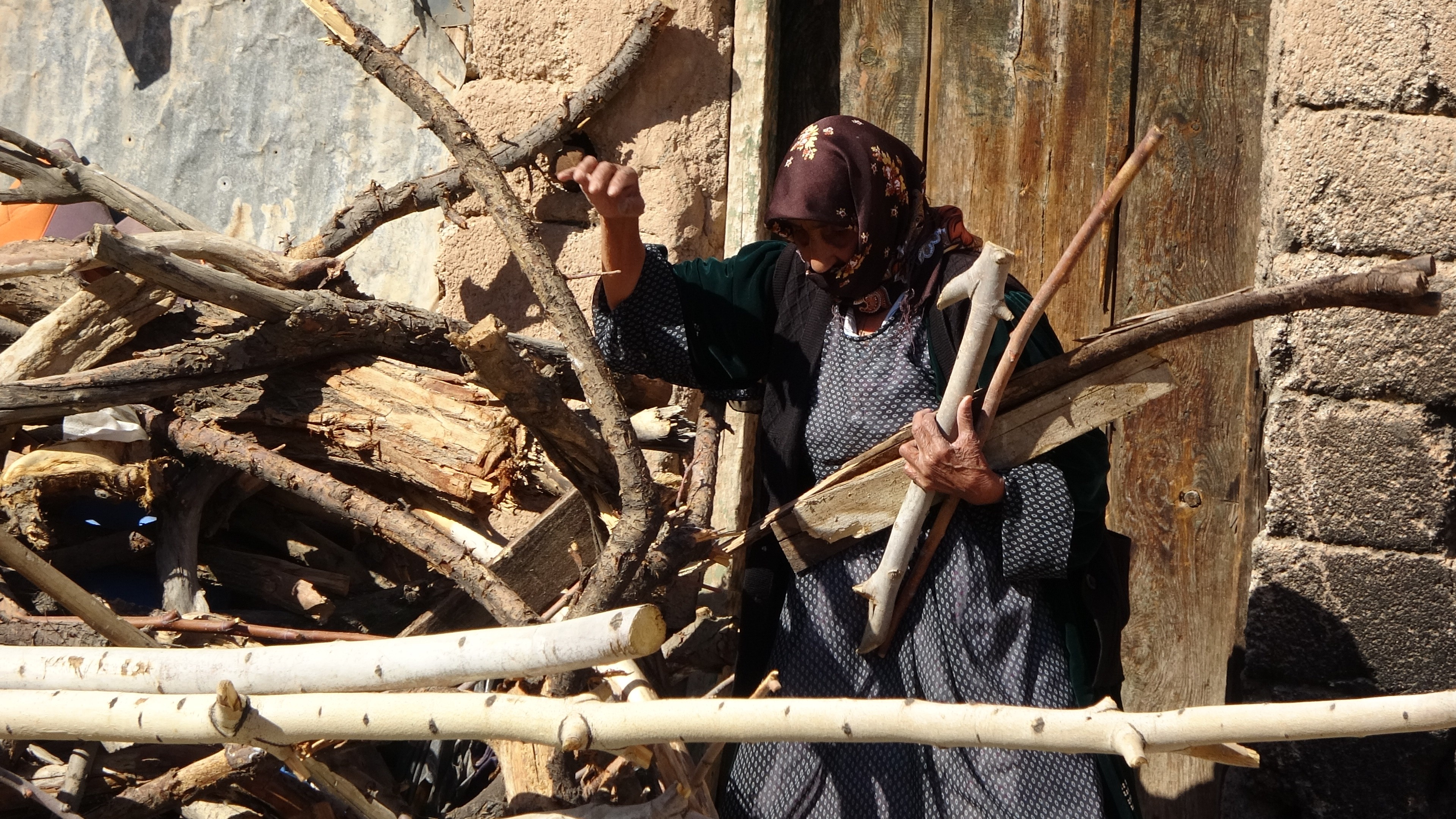 117 yaşındaki Muteber Nine korona virüsü yenmeyi başardı