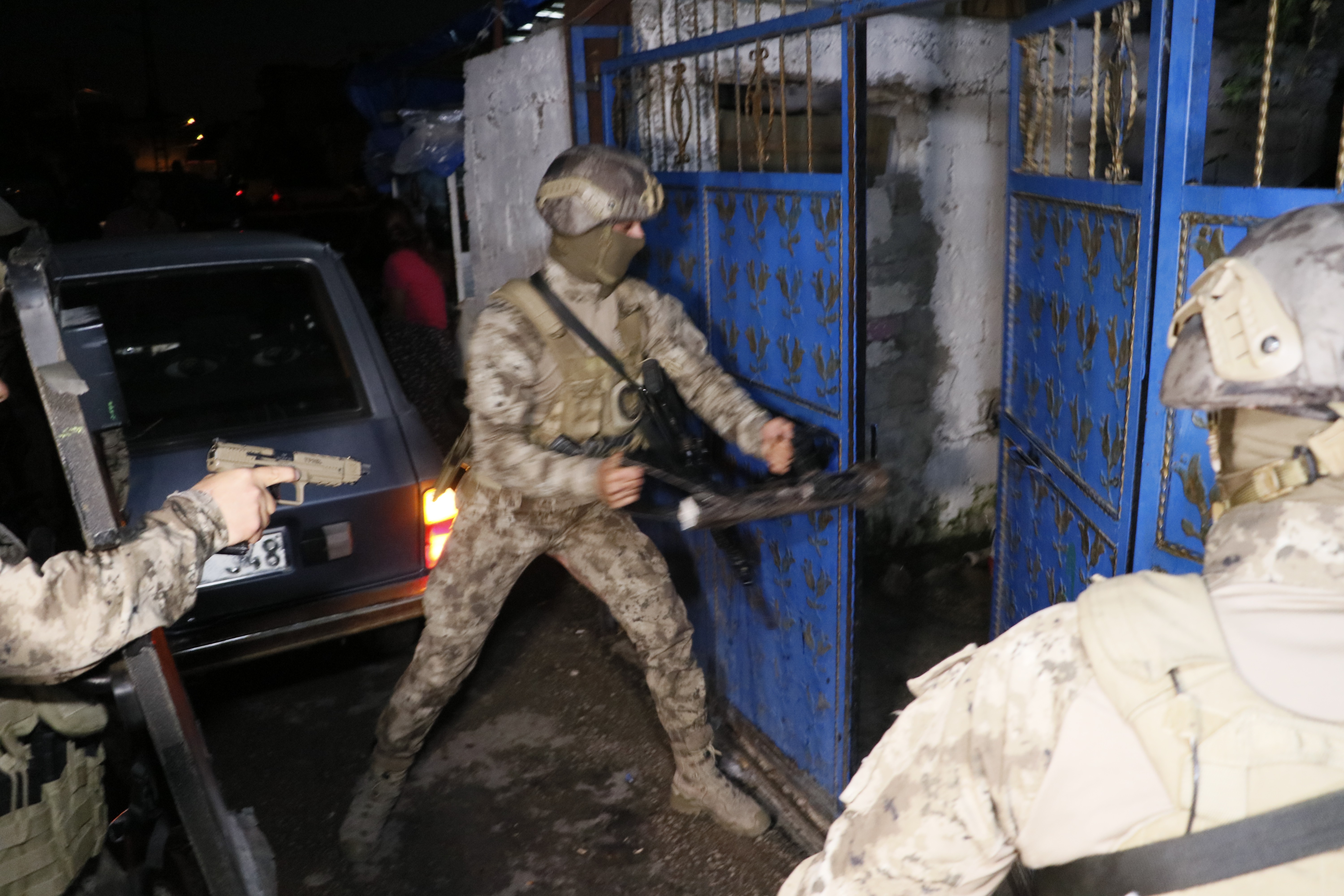 Adana’da “Cono Aşiretine” operasyon: Çok sayıda gözaltı var