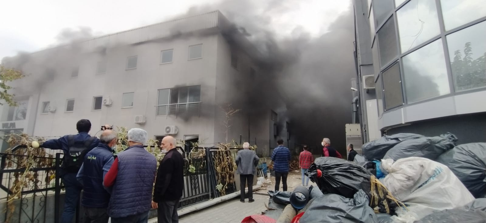 Bursa'da tekstil fabrikasındaki yangın kontrol altına alındı