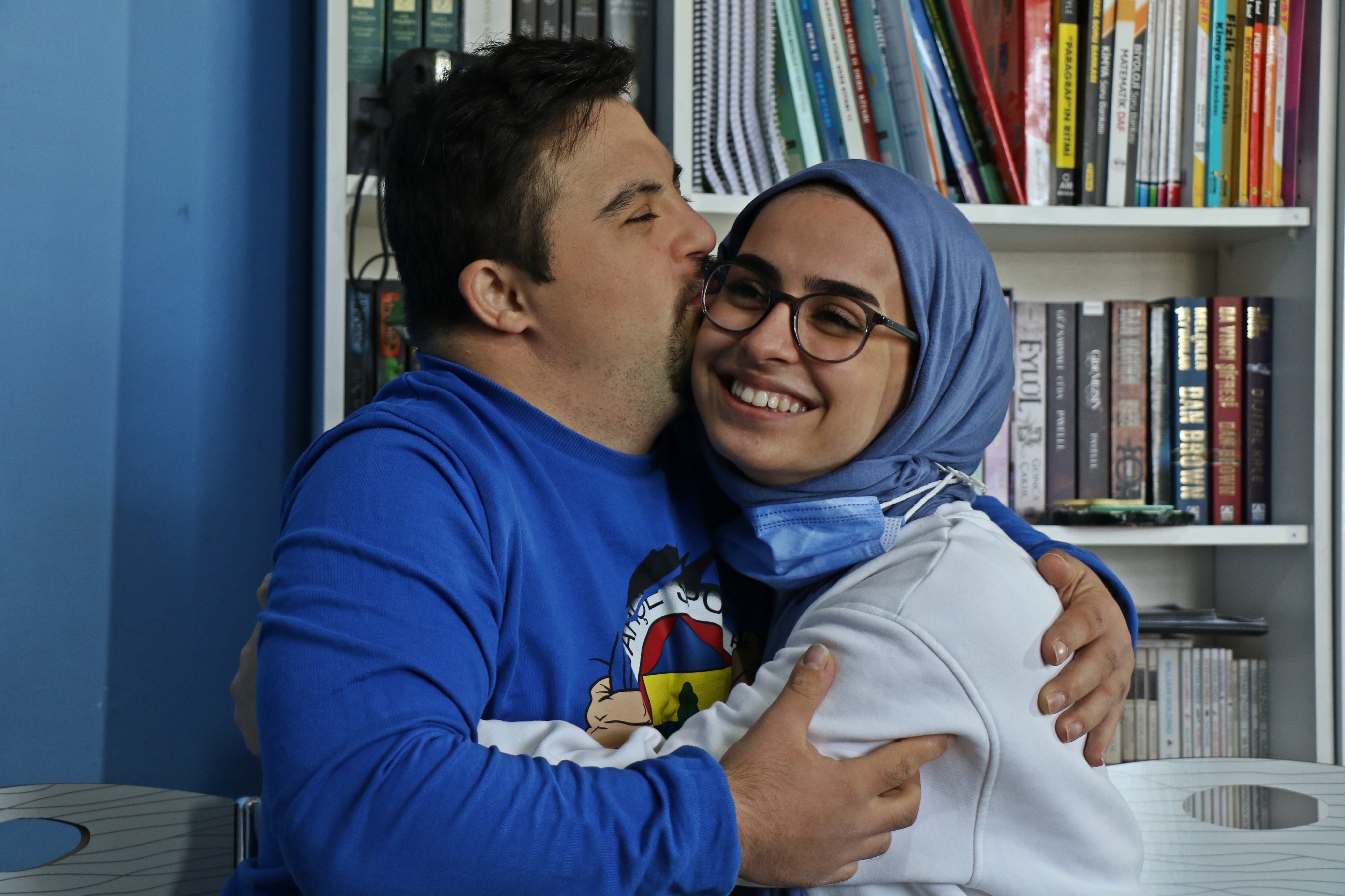 Kendisine garip bakanları şampiyonluklarıyla utandırıyor