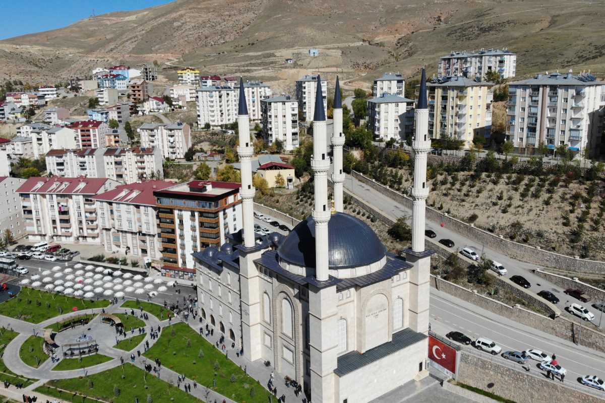 Bayburt Group tarafından yaptırılan camii ve anaokulunun açılışı Yıldırım’ın katılımıyla yapıldı