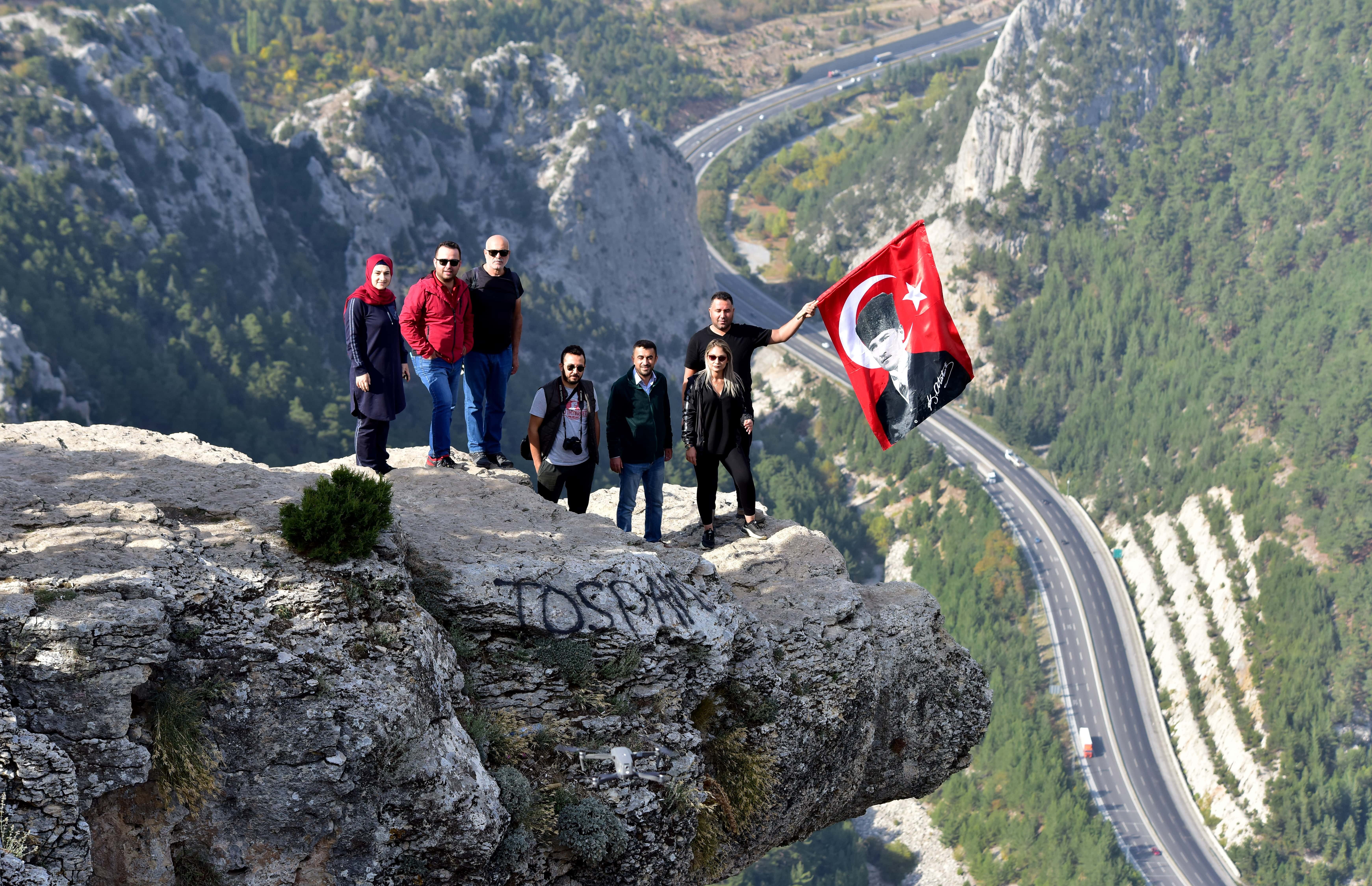 Asırlık 'Varda Köprüsü'ne yoğun ilgi